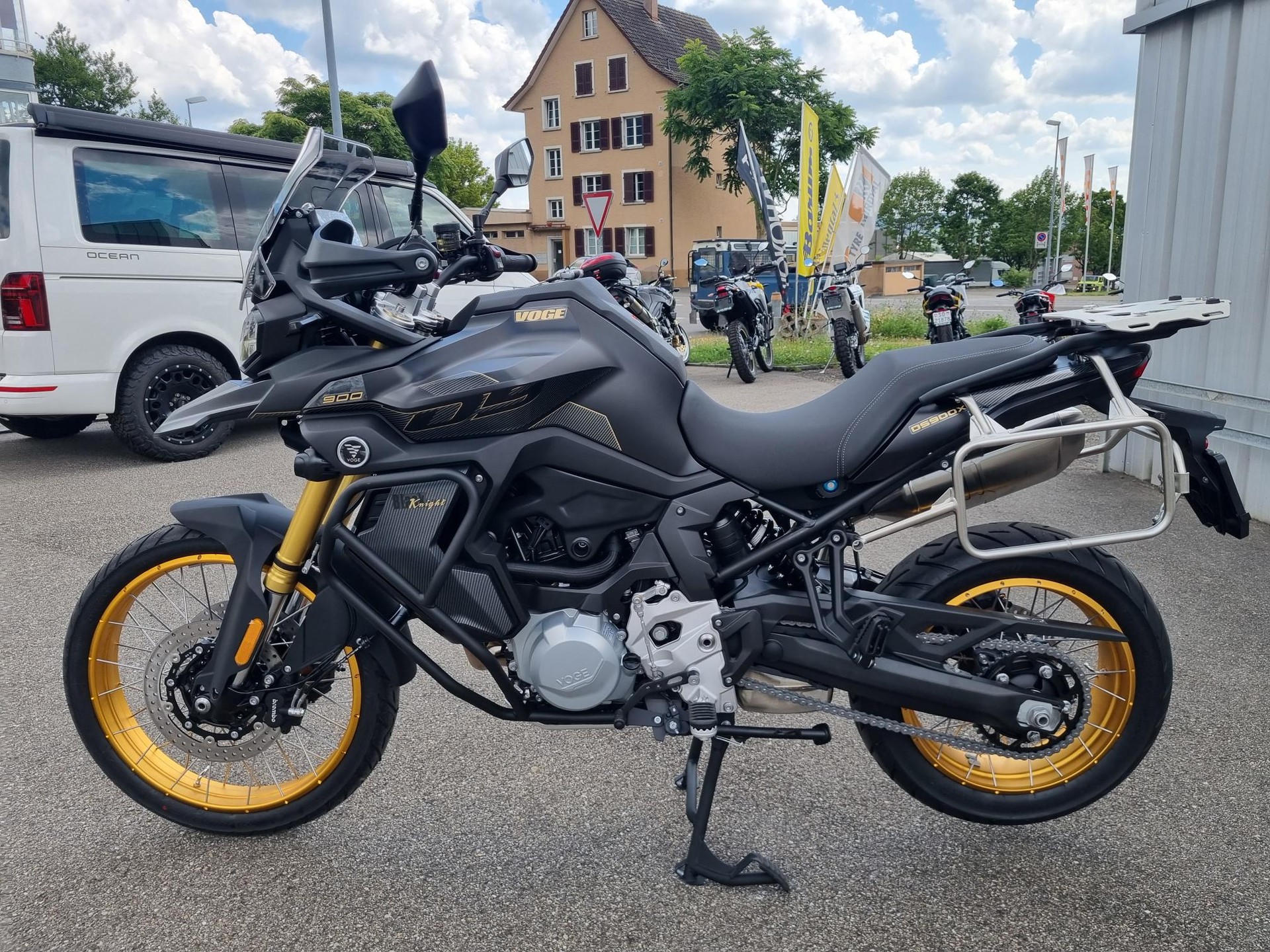 VOGE 900DSX BLACK KNIGHT-showroom-element-1