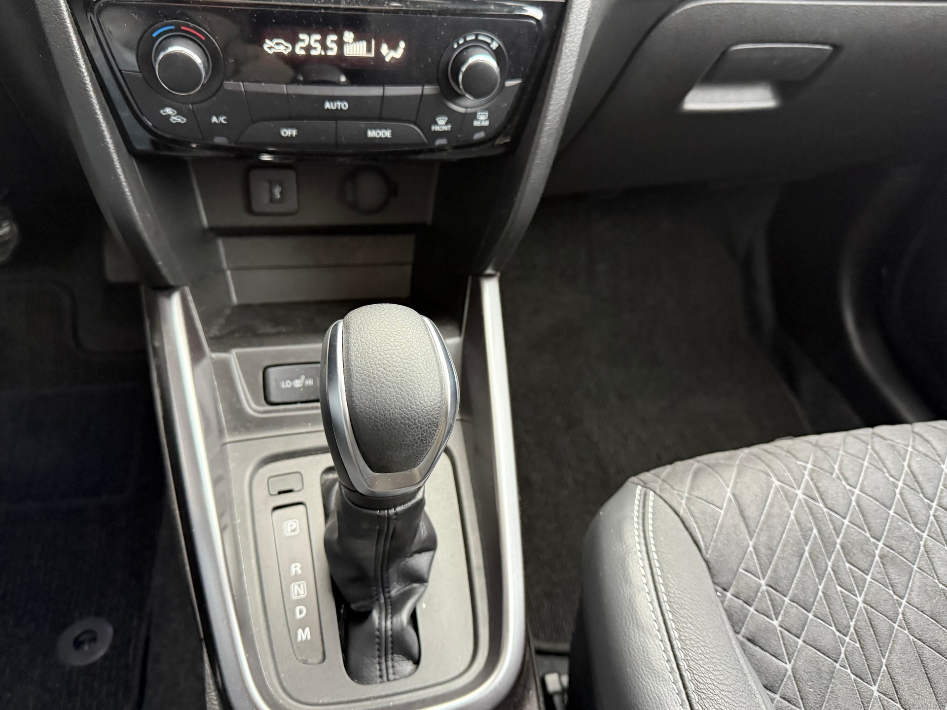 SUZUKI Vitara 1.5 Hybrid Edition 35 Top 4x4 AGS-image-9