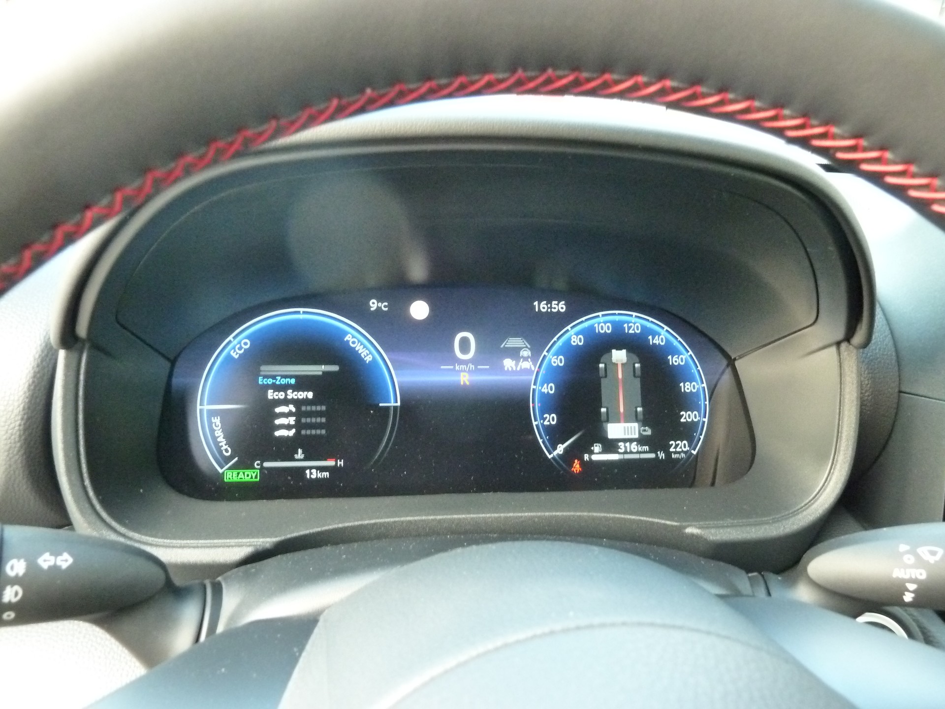 TOYOTA Yaris Cross 1.5 GR Sport e-CVT-image-15