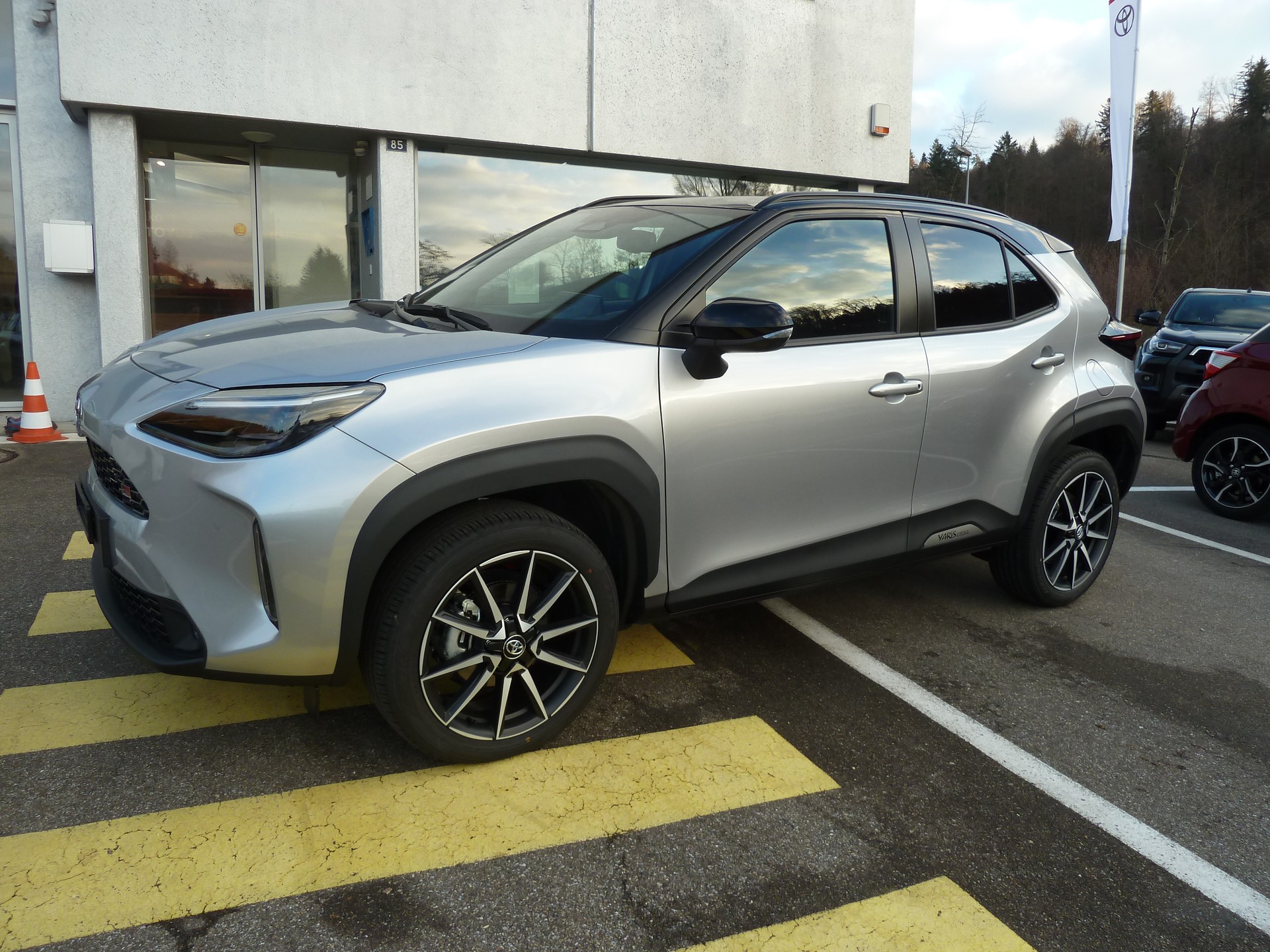 TOYOTA Yaris Cross 1.5 GR Sport e-CVT-showroom-element-1