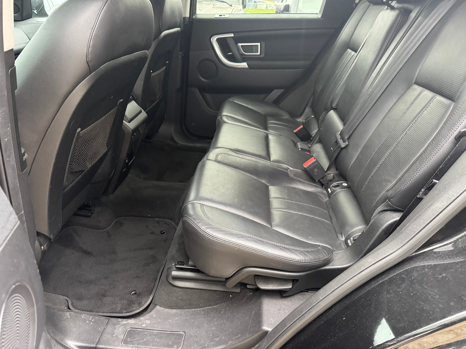 LAND ROVER Discovery Sport 2.0 TD4 HSE AT9-image-6