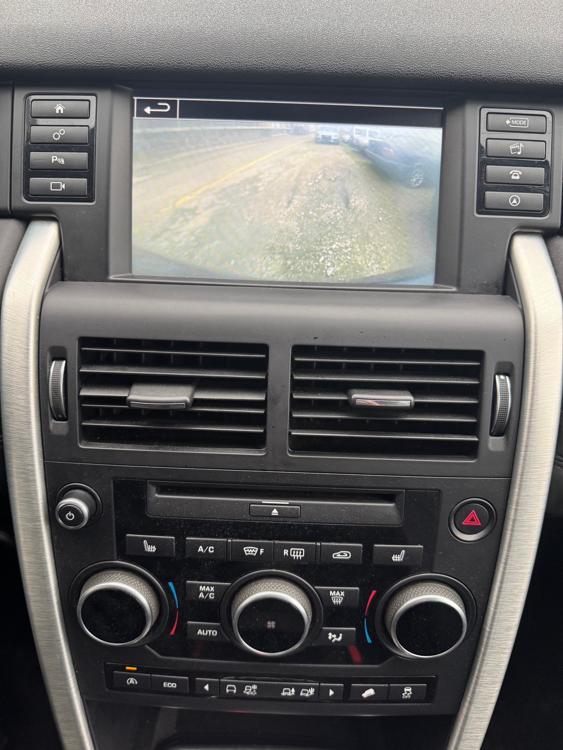 LAND ROVER Discovery Sport 2.0 TD4 HSE AT9-image-10