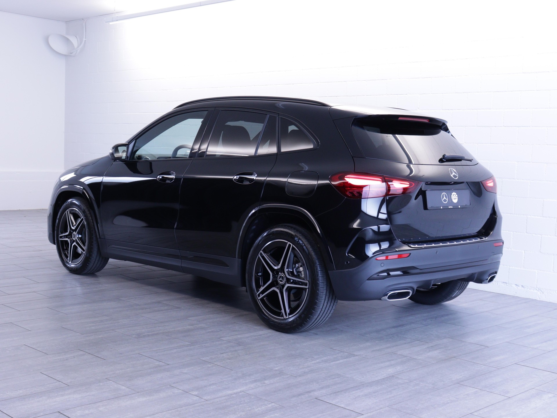 MERCEDES-BENZ GLA 200 Night Star AMG Line-image-3