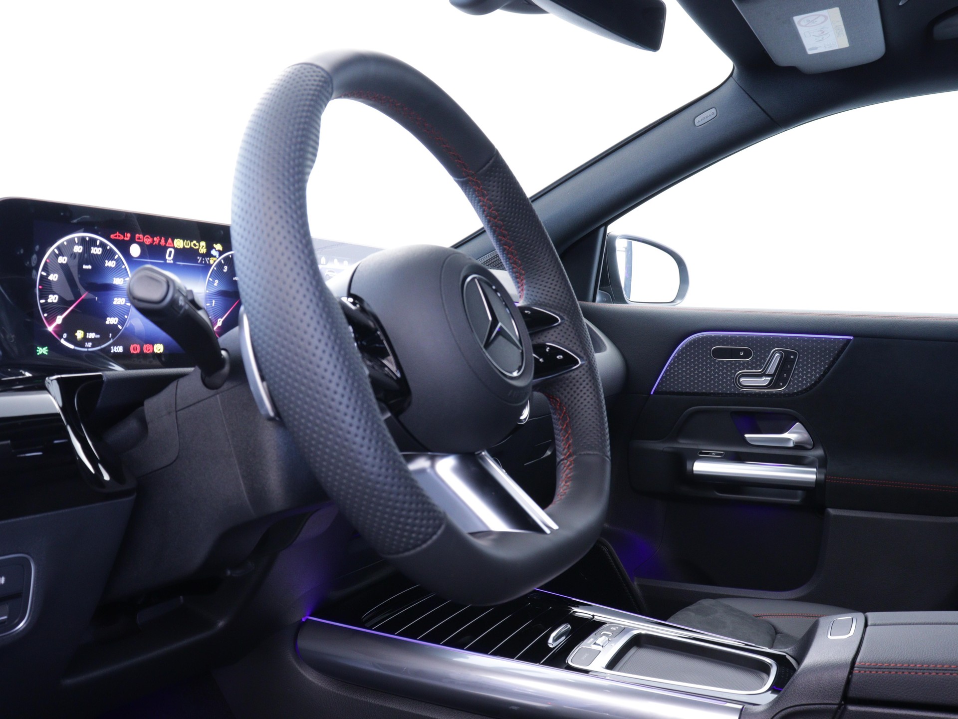 MERCEDES-BENZ GLA 200 Night Star AMG Line-image-4