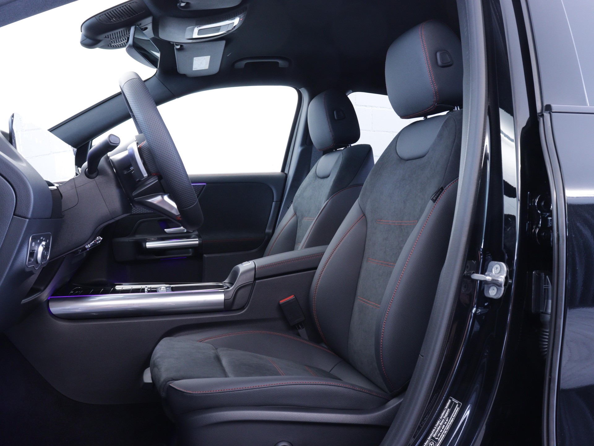 MERCEDES-BENZ GLA 200 Night Star AMG Line-image-5