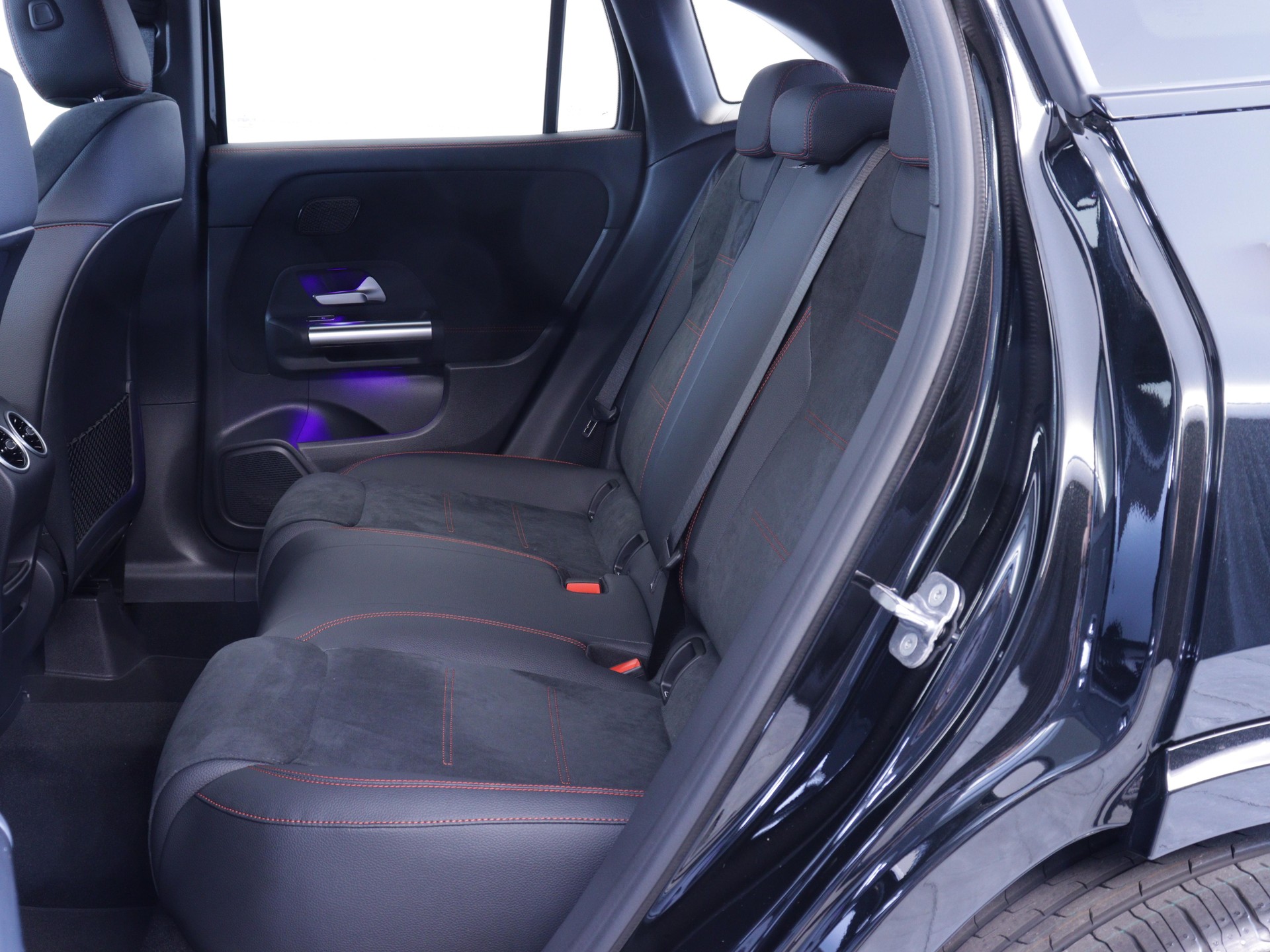 MERCEDES-BENZ GLA 200 Night Star AMG Line-image-8