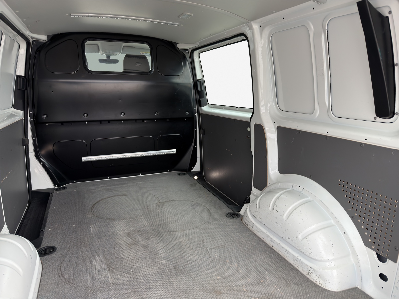 VW T6.1 2.0 TDI 4Motion-image-13