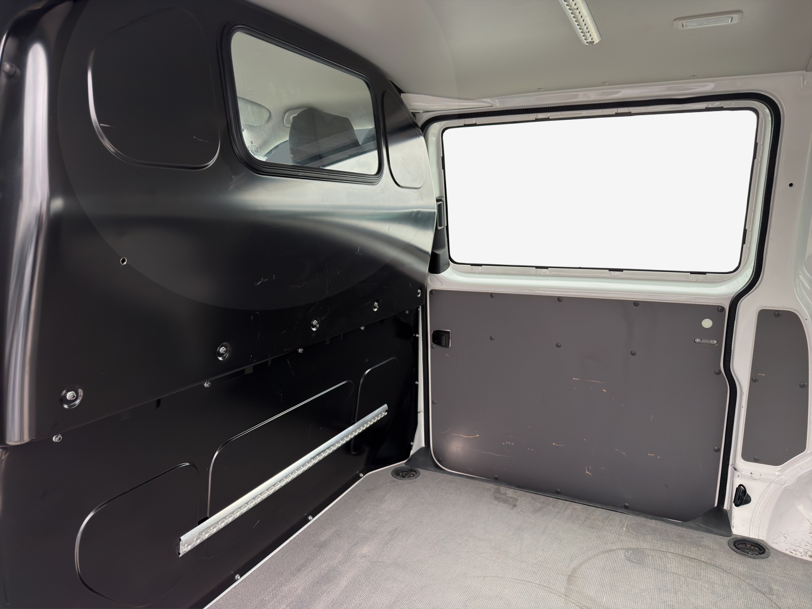 VW T6.1 2.0 TDI 4Motion-image-11