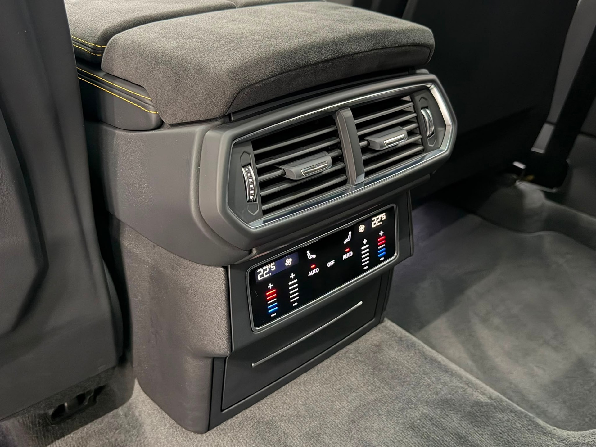 LAMBORGHINI Urus E-Gear-image-25