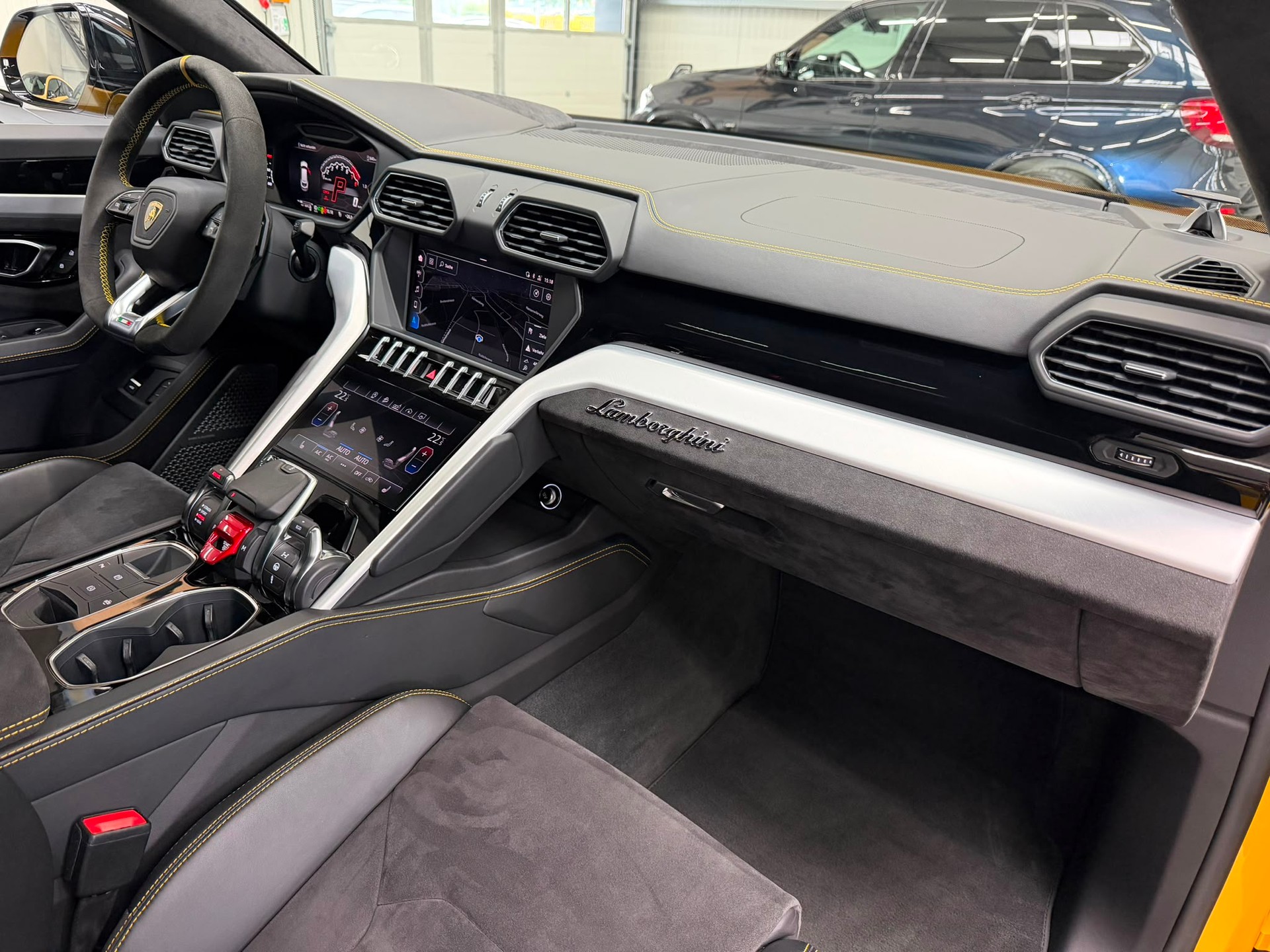 LAMBORGHINI Urus E-Gear-image-28