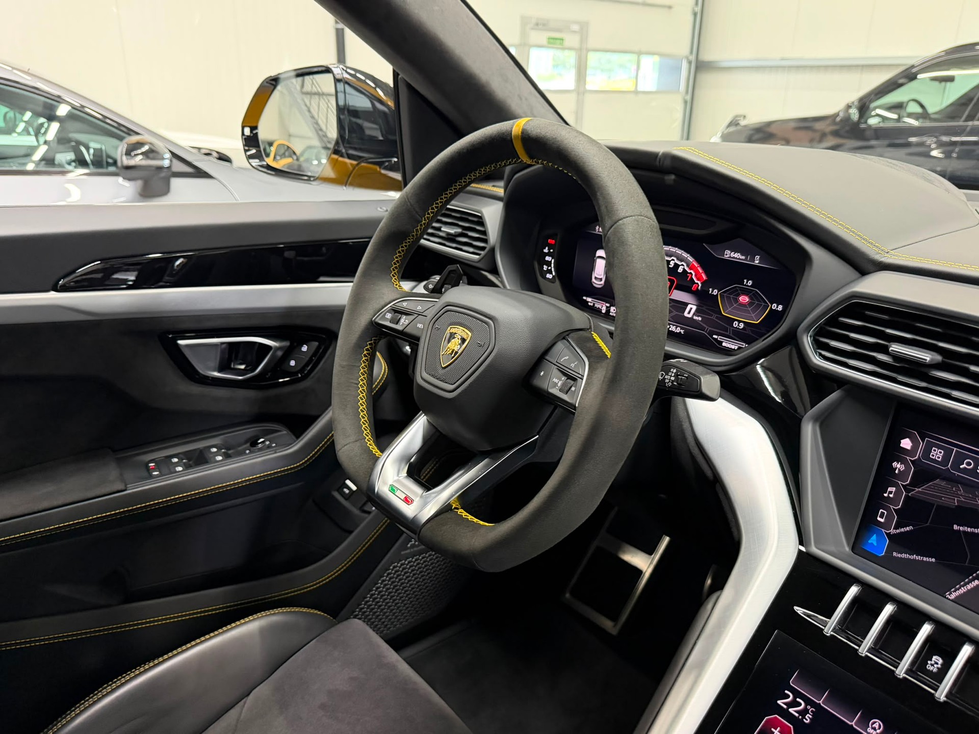 LAMBORGHINI Urus E-Gear-image-30