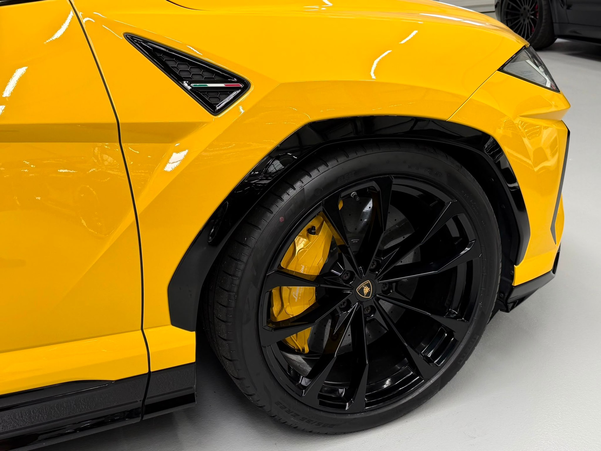 LAMBORGHINI Urus E-Gear-image-9