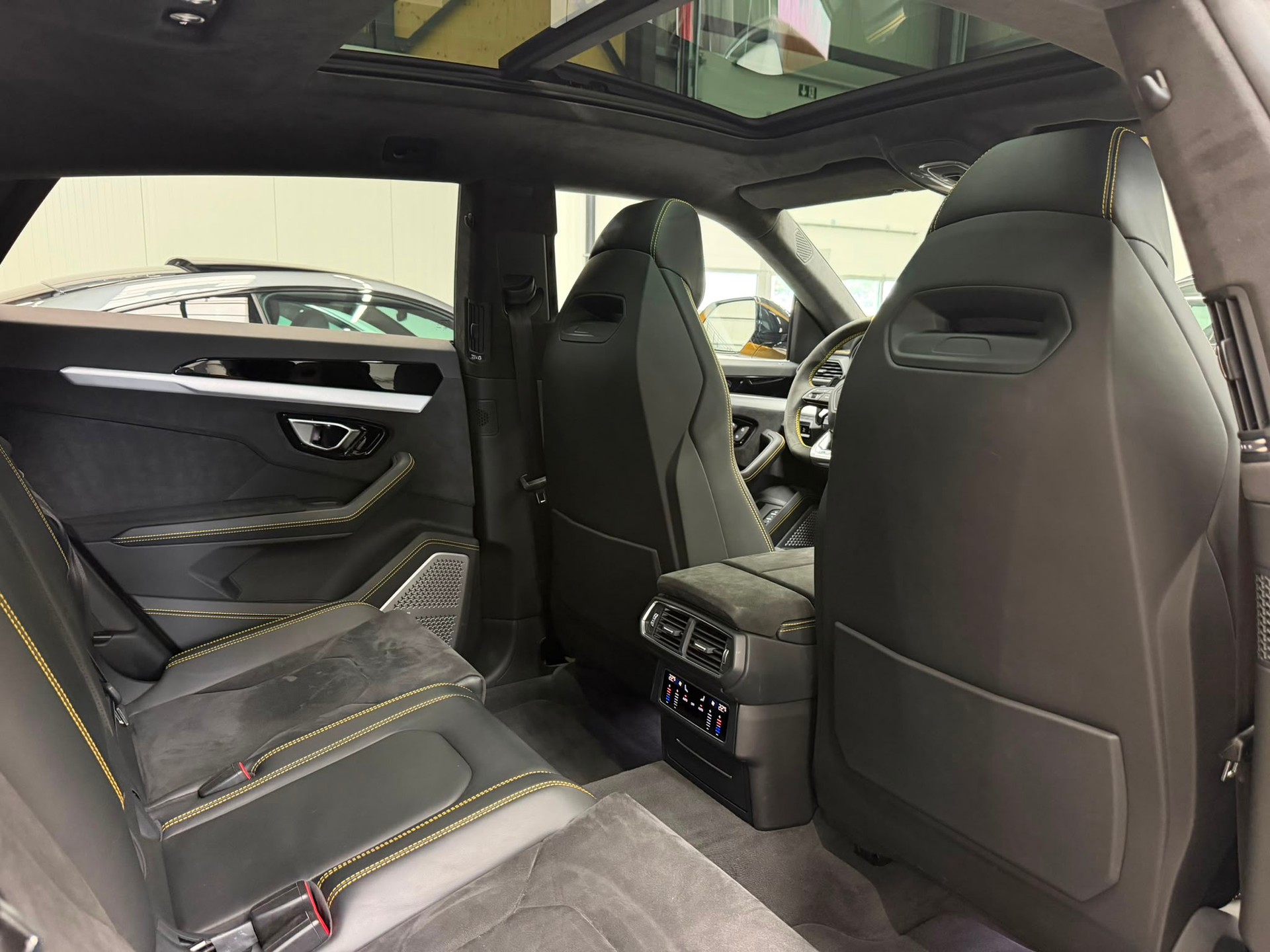 LAMBORGHINI Urus E-Gear-image-27