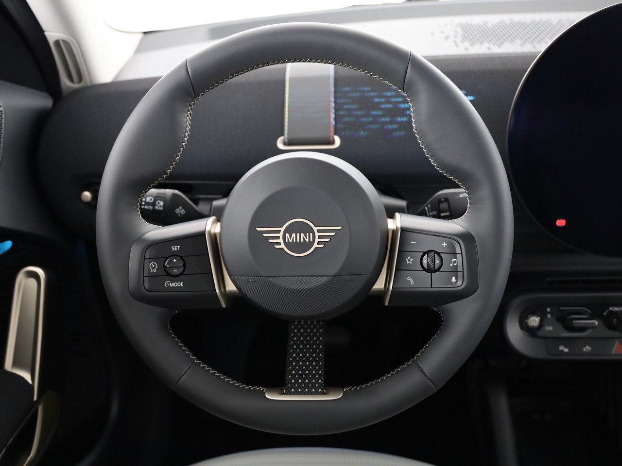MINI Aceman E-image-16