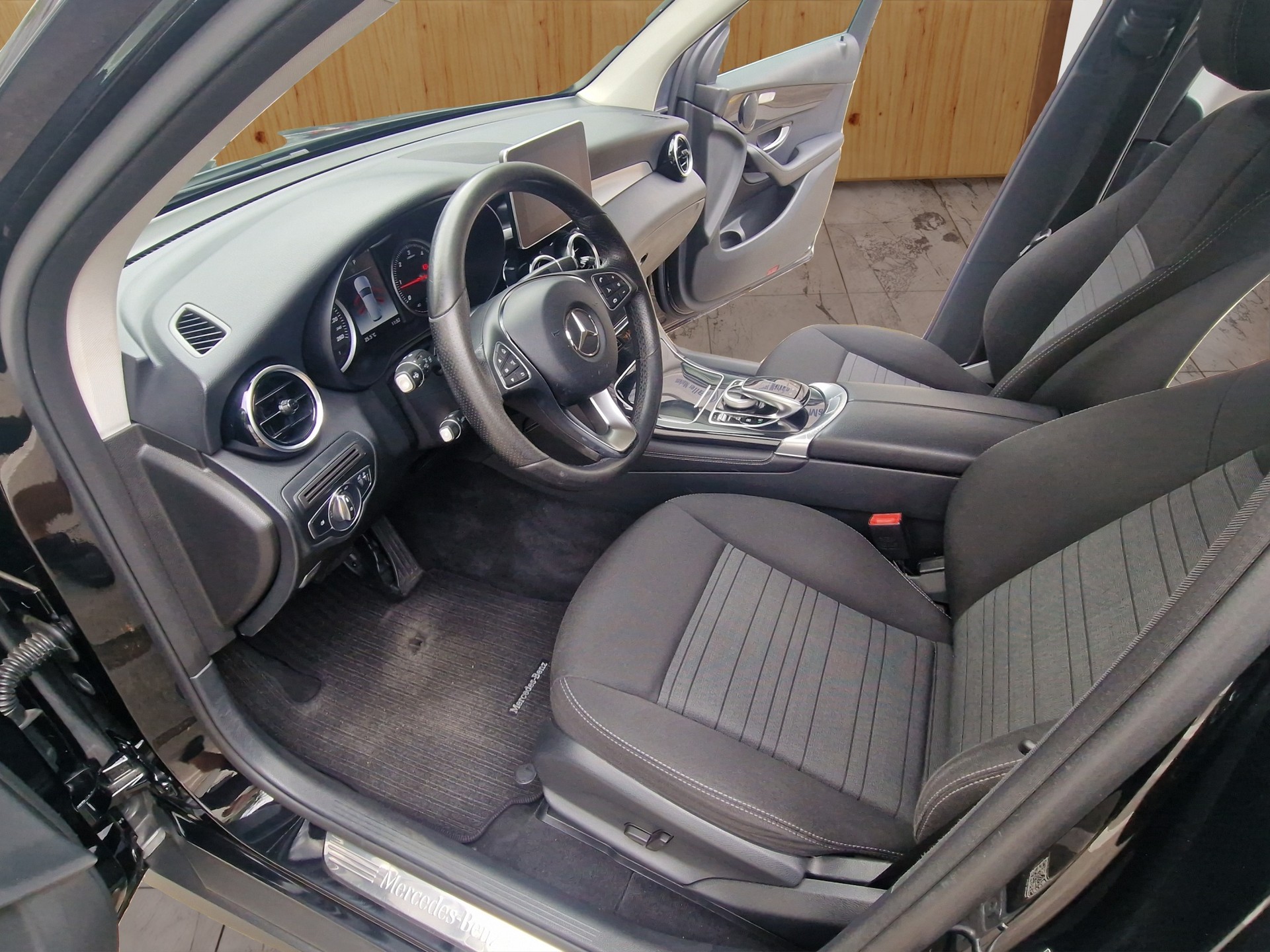 MERCEDES-BENZ GLC 250 d Exclusive 4Matic 9G-Tronic-image-10