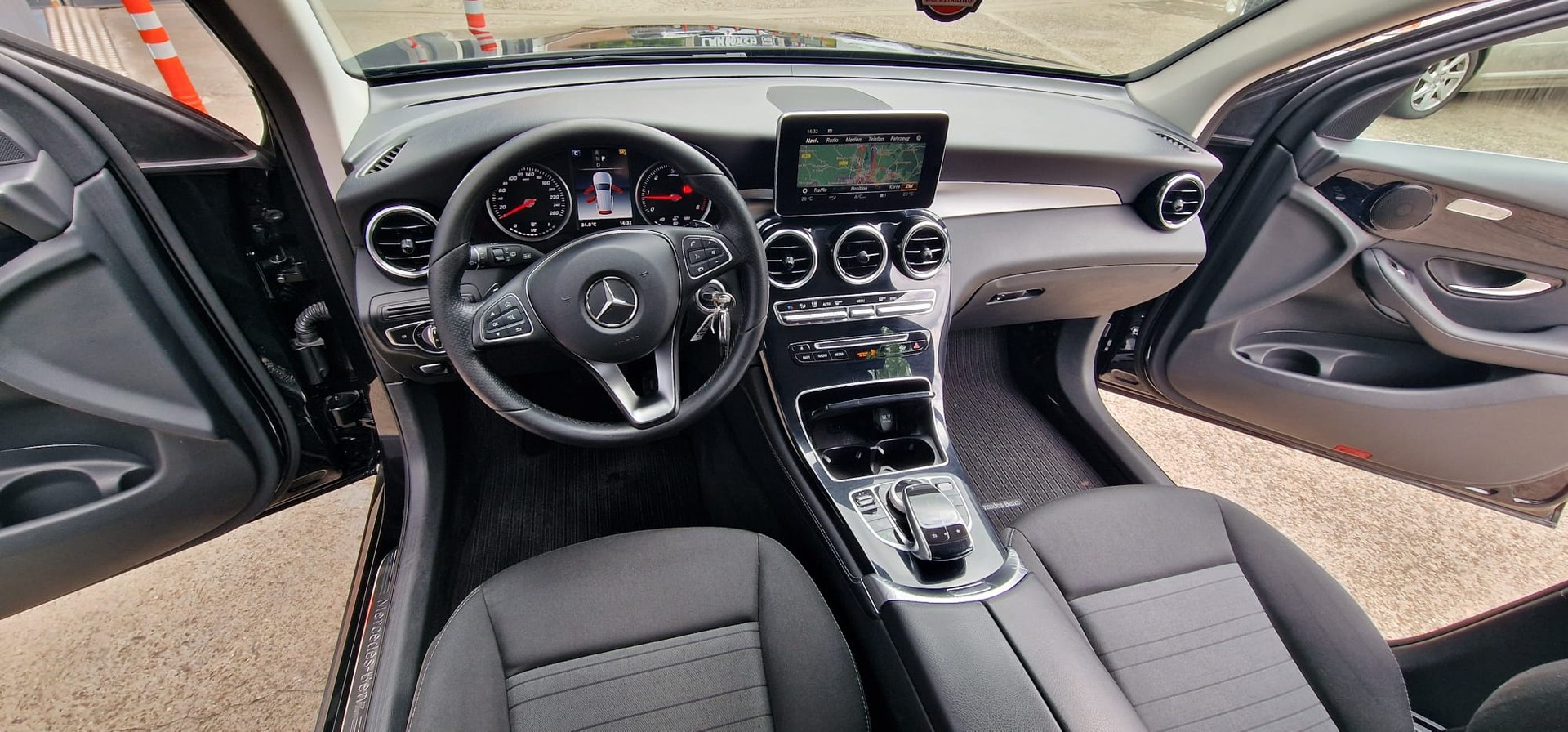 MERCEDES-BENZ GLC 250 d Exclusive 4Matic 9G-Tronic-image-11