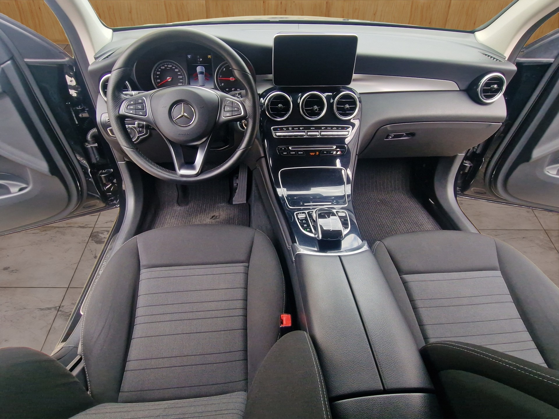 MERCEDES-BENZ GLC 250 d Exclusive 4Matic 9G-Tronic-image-9