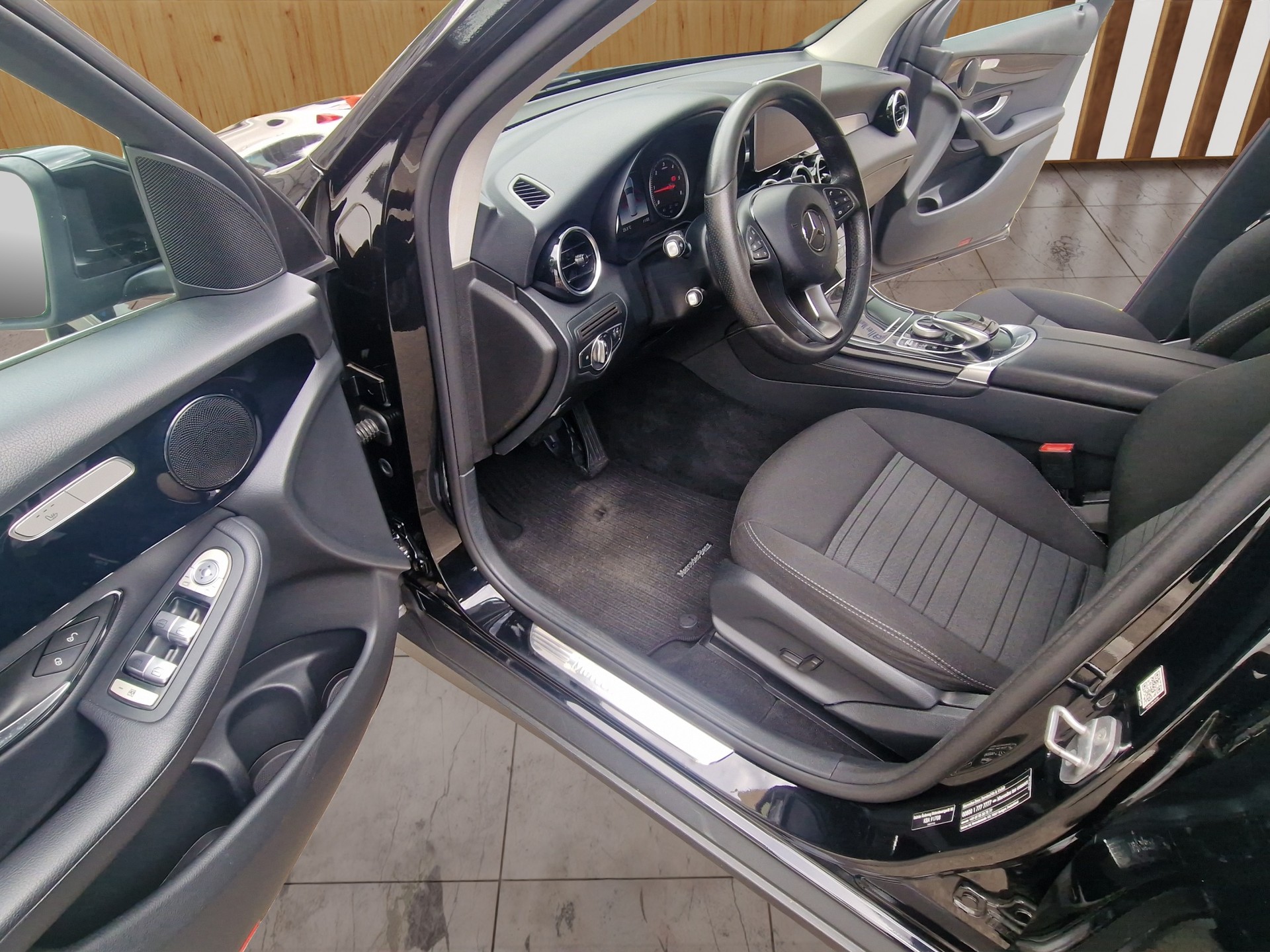 MERCEDES-BENZ GLC 250 d Exclusive 4Matic 9G-Tronic-image-11
