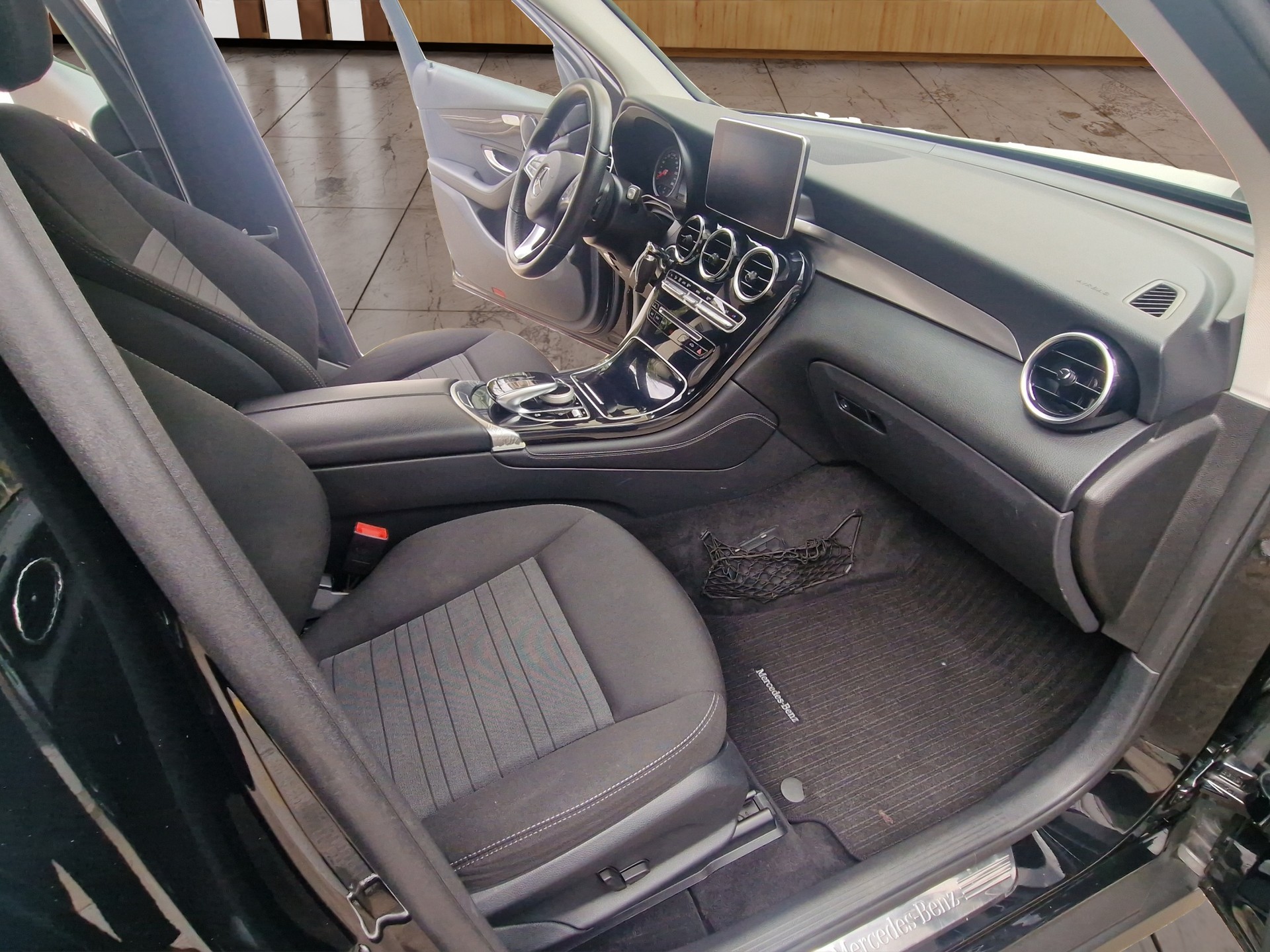 MERCEDES-BENZ GLC 250 d Exclusive 4Matic 9G-Tronic-image-12