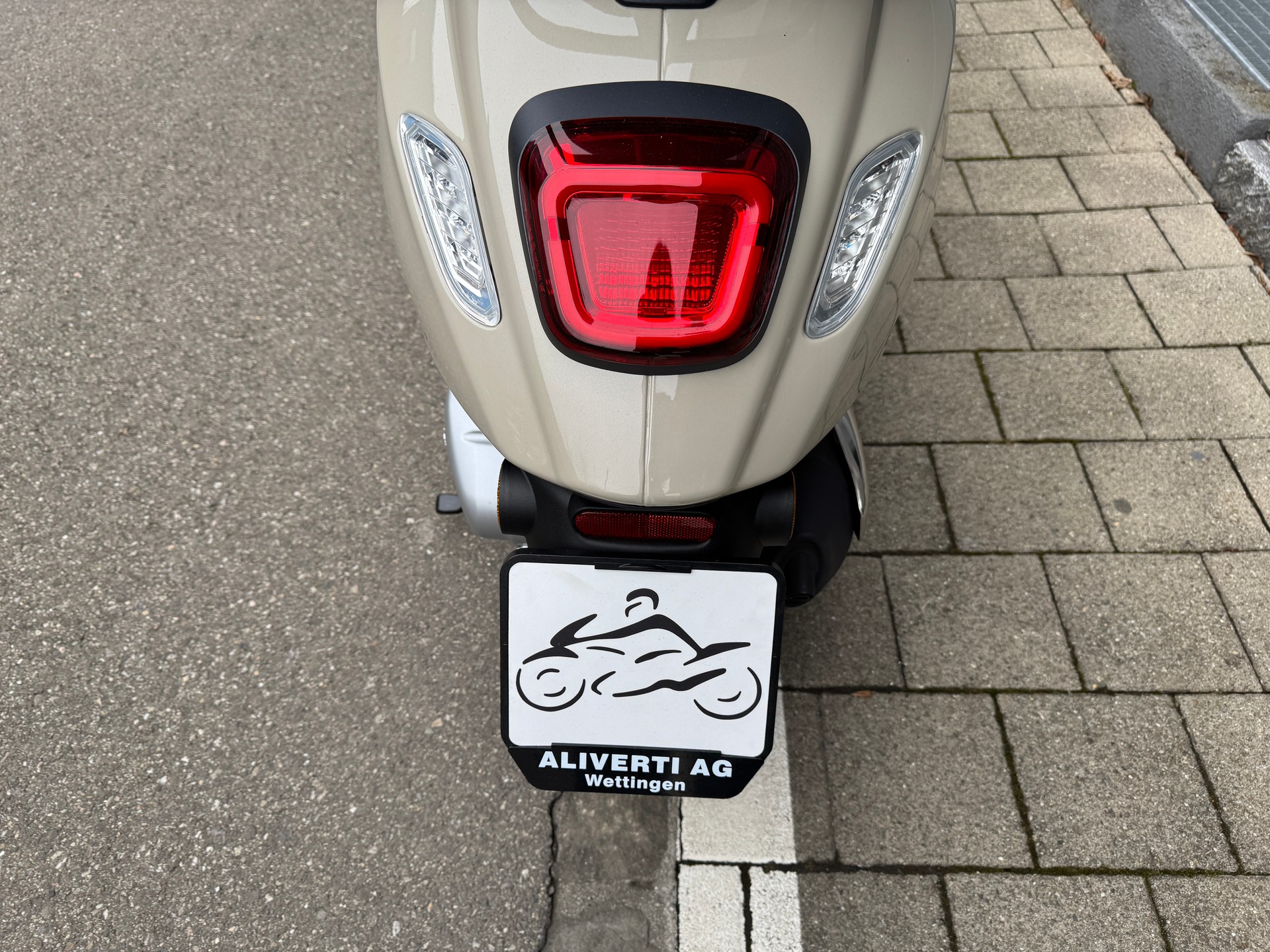 PIAGGIO Vespa 125 Primavera Sport Euro 5+-image-10