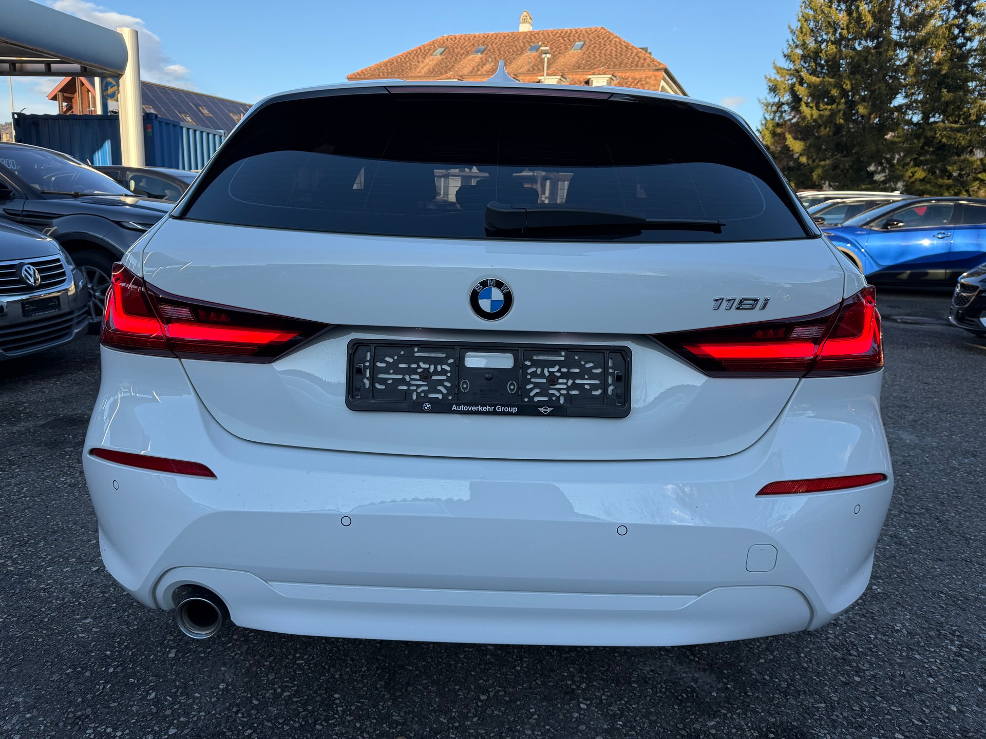 BMW 118i Essential Edition Steptronic-image-5
