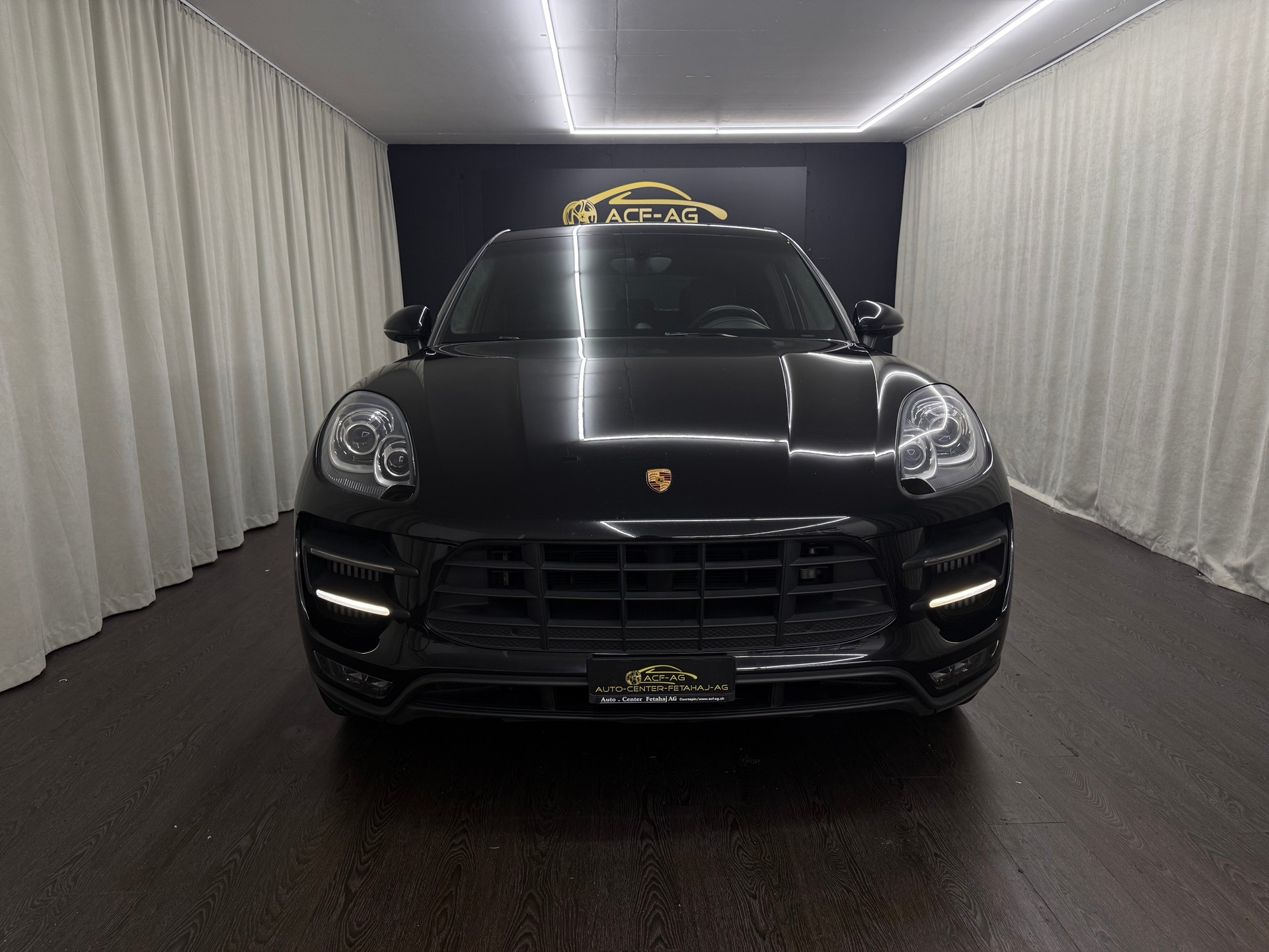 PORSCHE Macan Turbo PDK-image-1