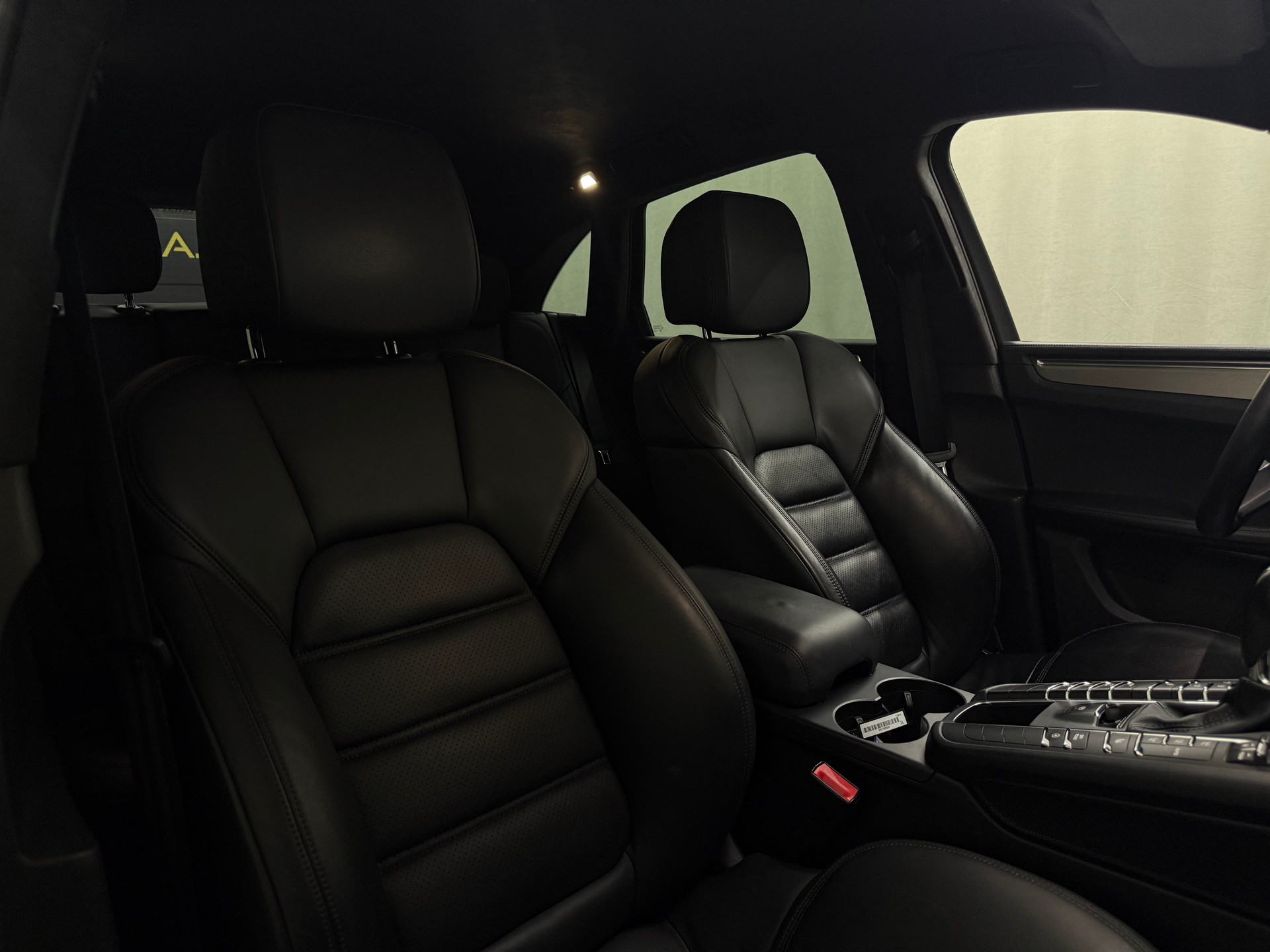 PORSCHE Macan Turbo PDK-image-8