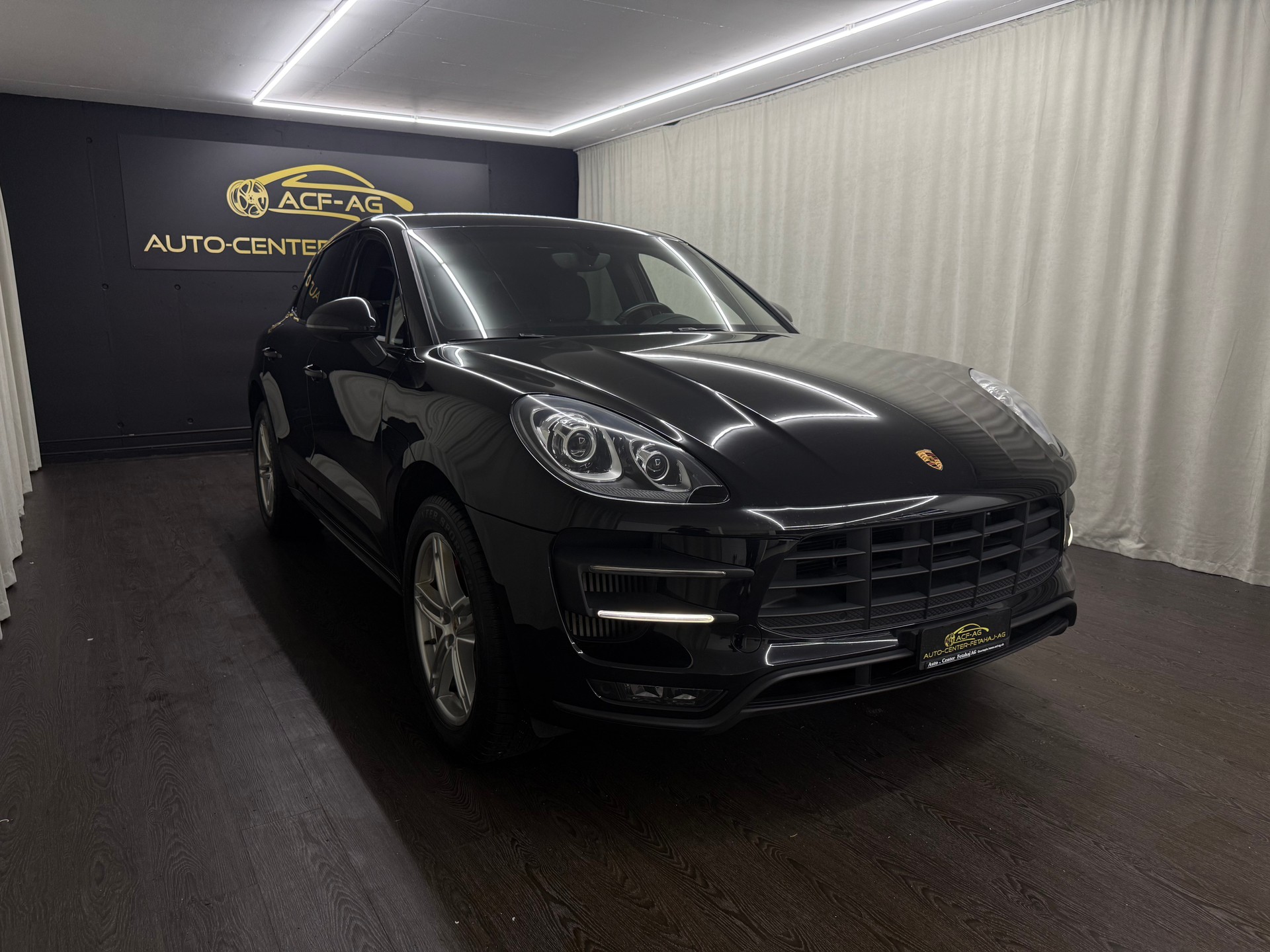 PORSCHE Macan Turbo PDK-image-2