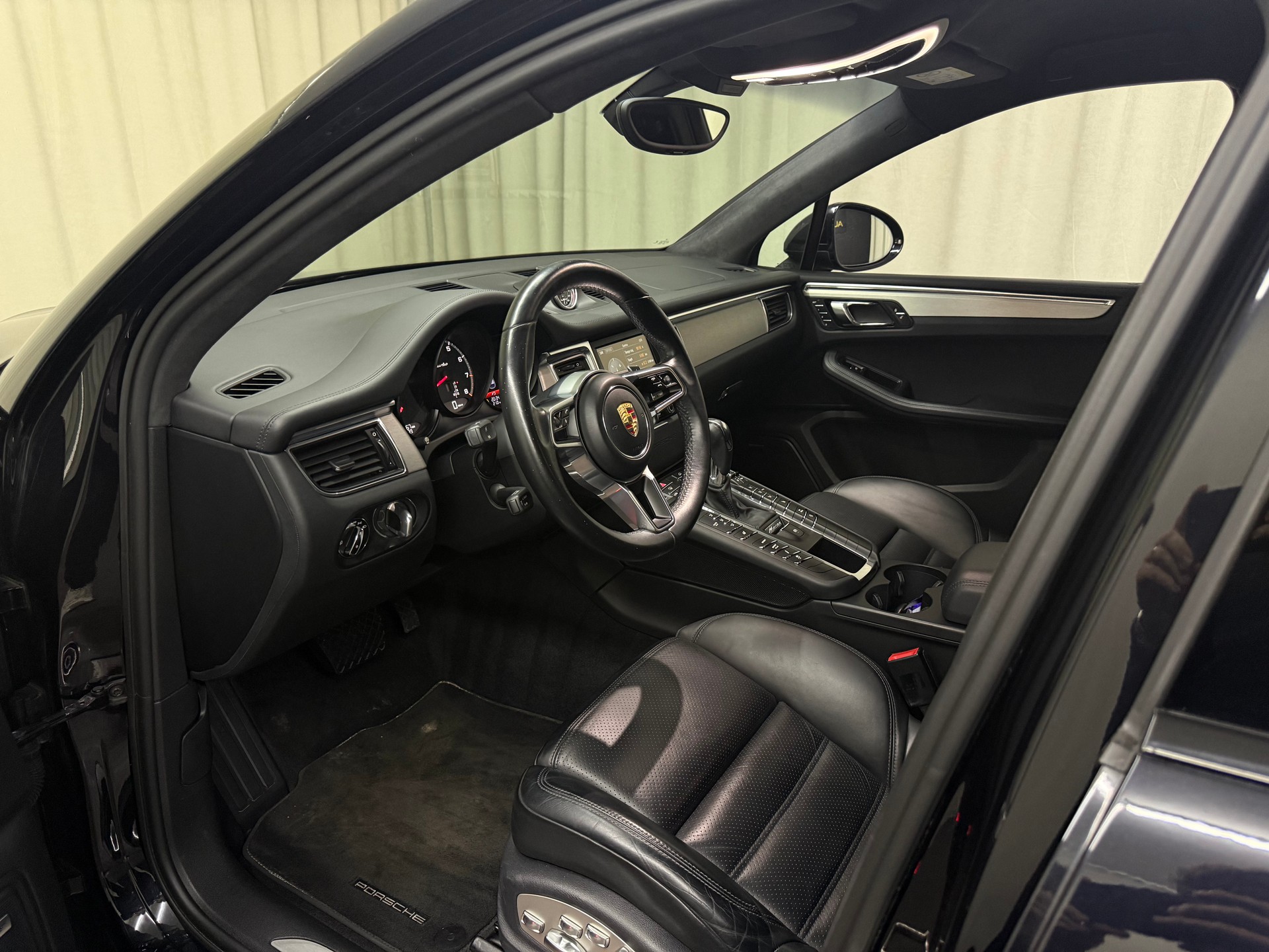 PORSCHE Macan Turbo PDK-image-6