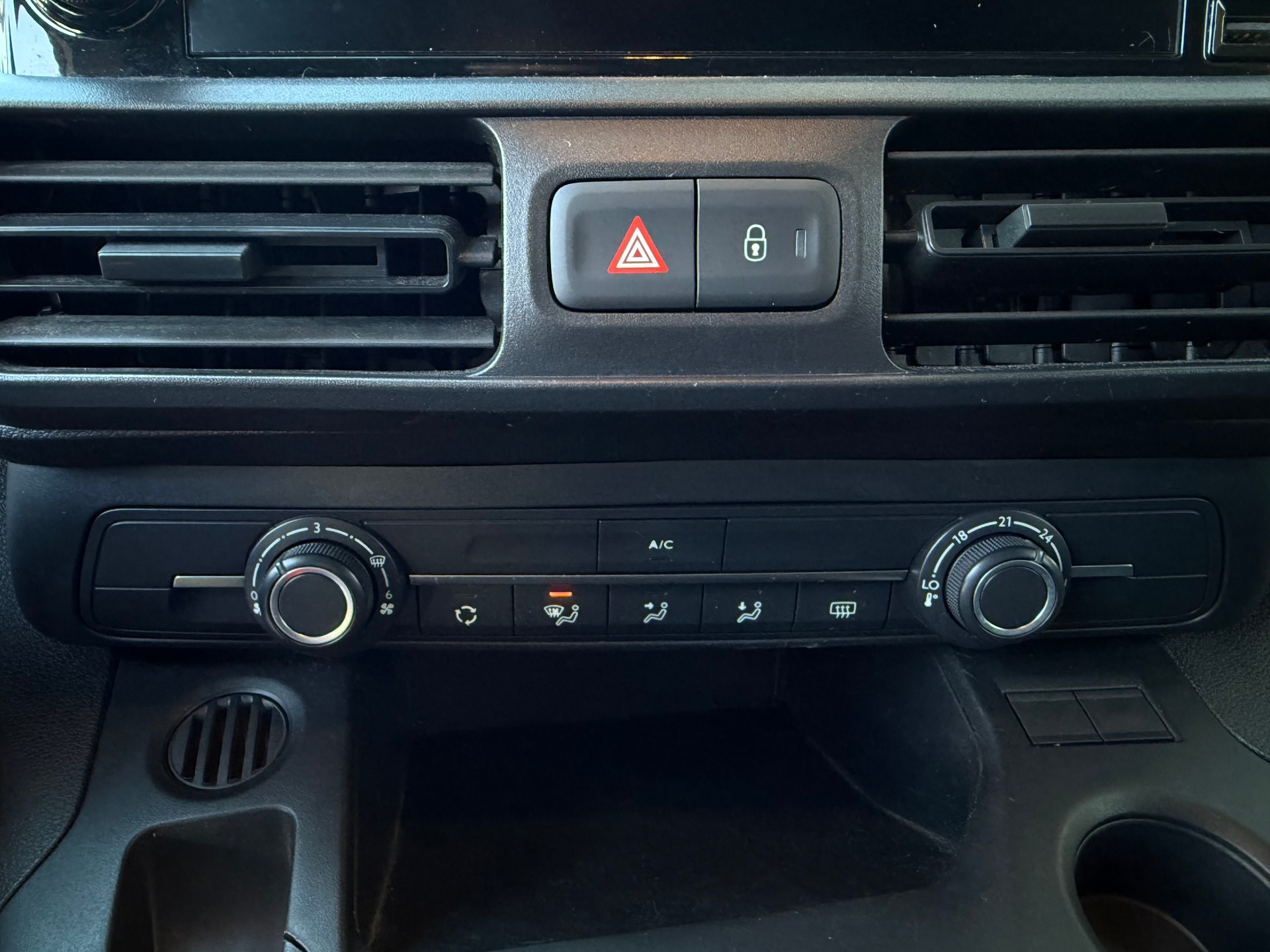 PEUGEOT Partner 1.5 Blue HDi s/s Asphalt Long 1000kg-image-18