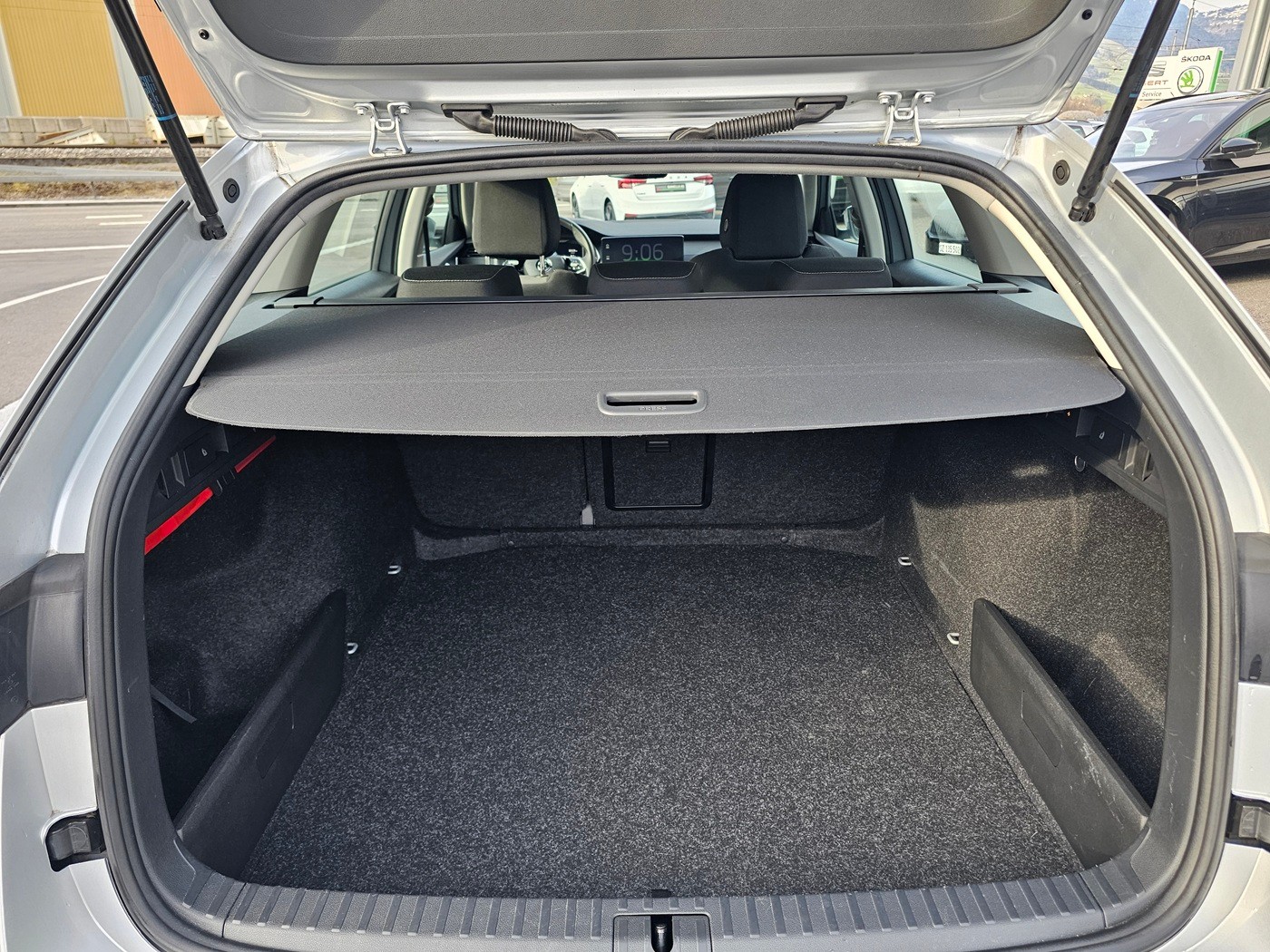 SKODA Octavia Combi 2.0 TDI DSG Ambition 4x4-image-5