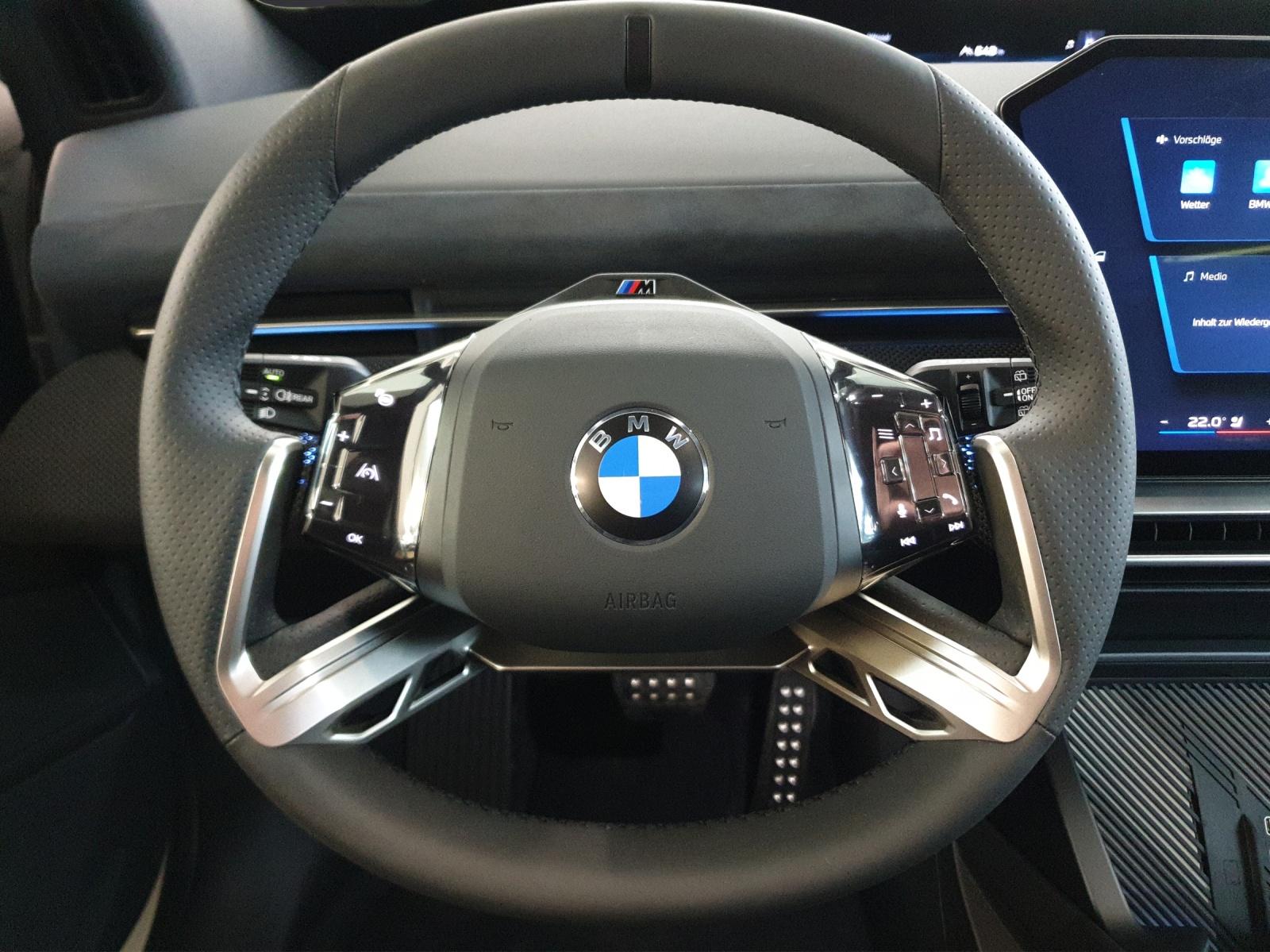 BMW iX3 50 xDrive-image-18