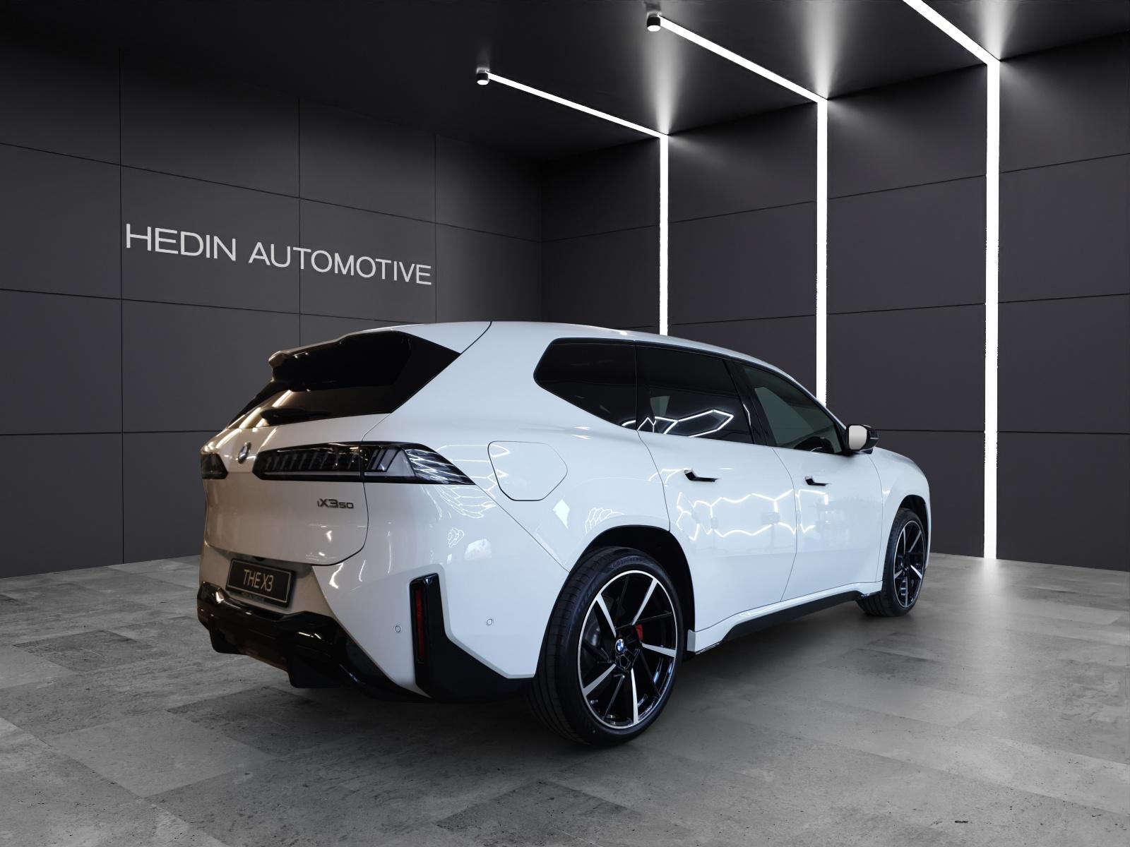 BMW iX3 50 xDrive-image-4