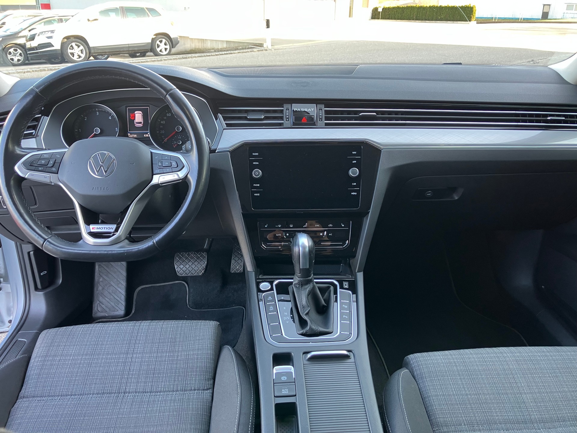 VW Passat 2.0 TDI BMT Elegance 4Motion DSG-image-4