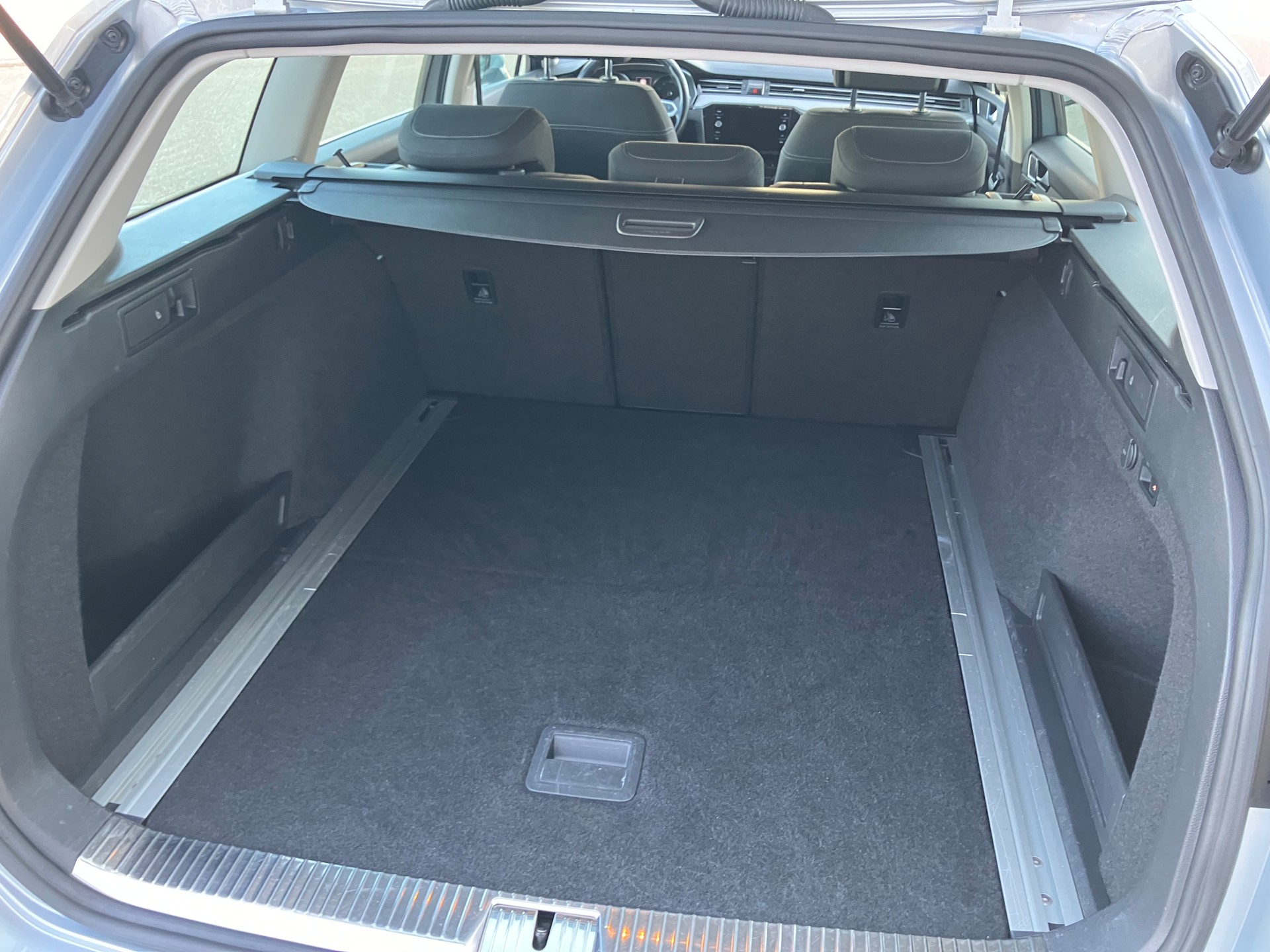VW Passat 2.0 TDI BMT Elegance 4Motion DSG-image-6