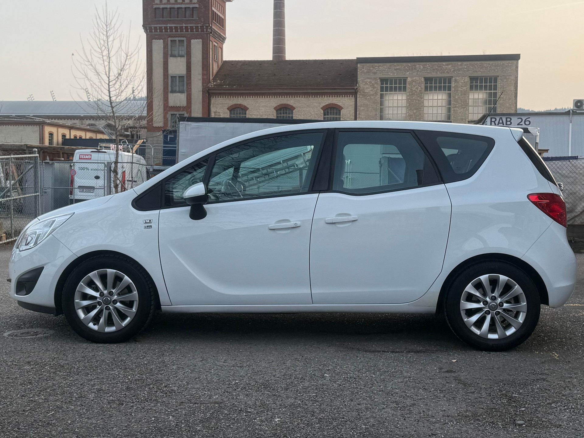 OPEL Meriva 1.4 Turbo Active Edition Automatic-image-4