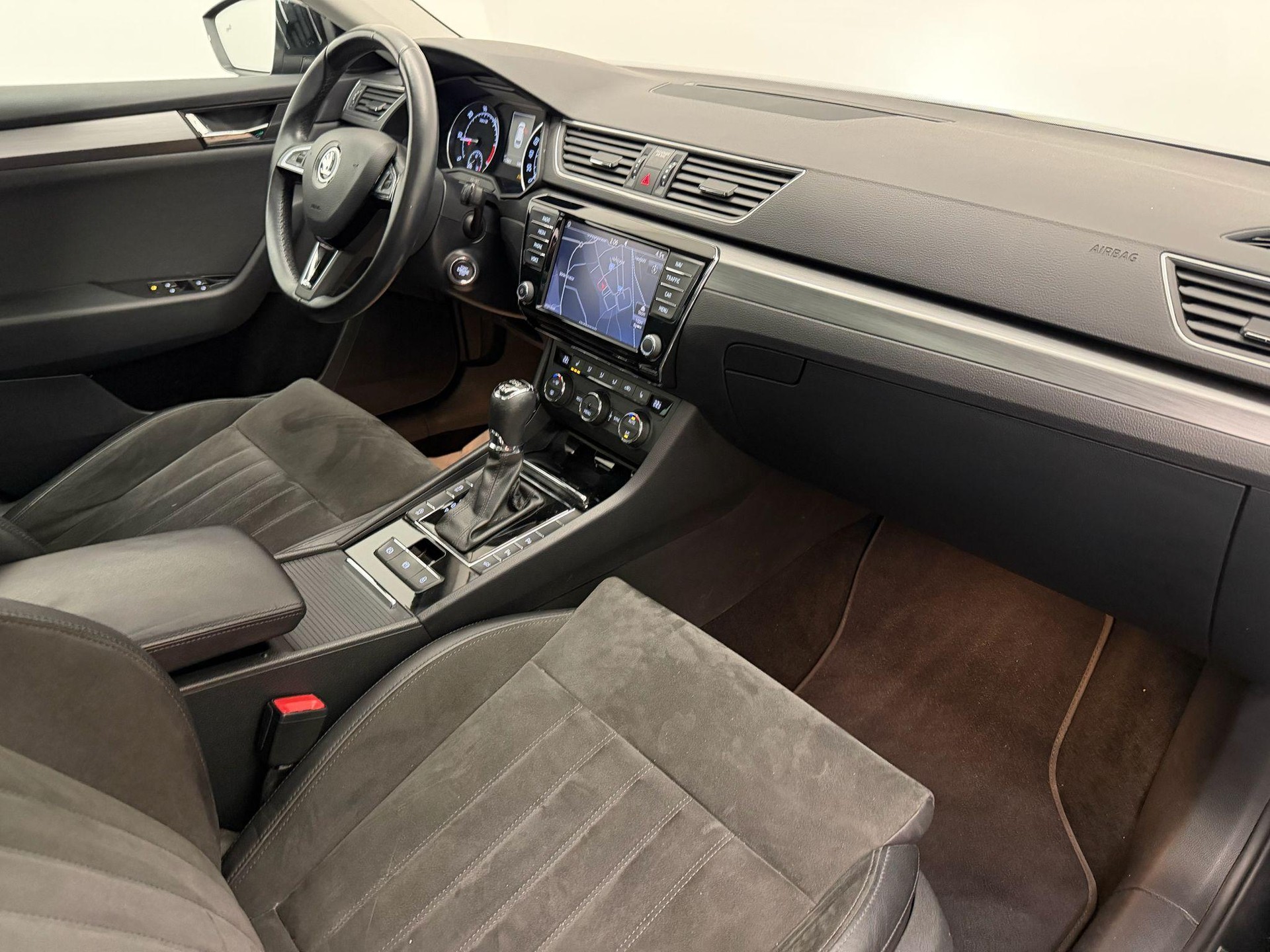 SKODA Superb Combi 2.0 TDI 190 Style 4x4 DSG-image-11
