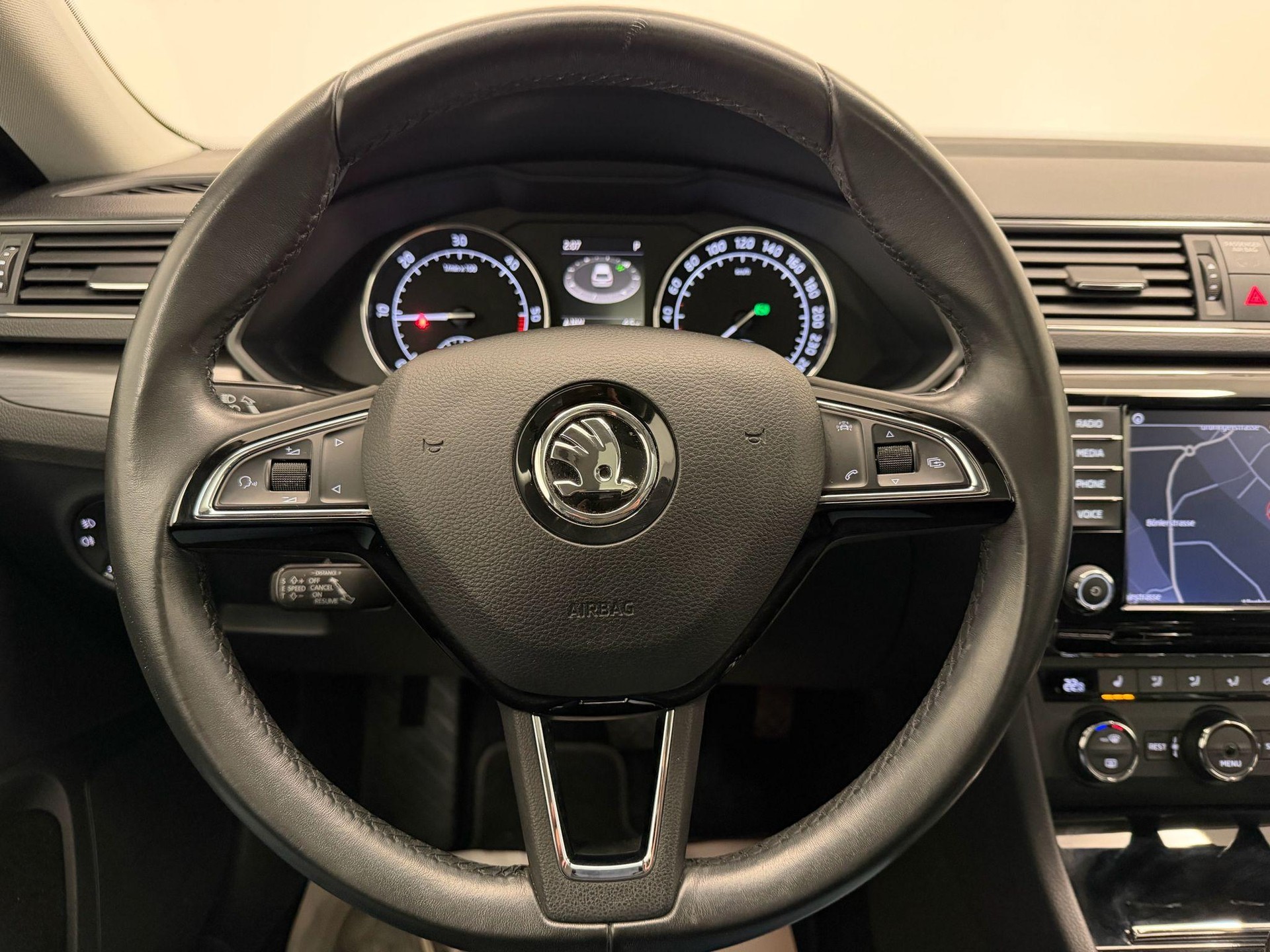 SKODA Superb Combi 2.0 TDI 190 Style 4x4 DSG-image-15