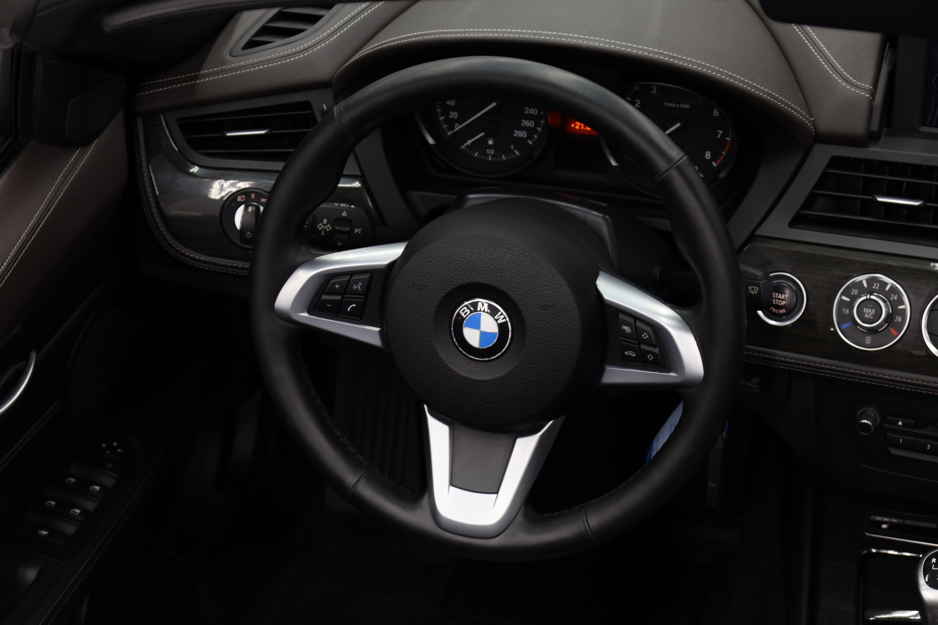 BMW Z4 20i sDrive Roadster-image-19