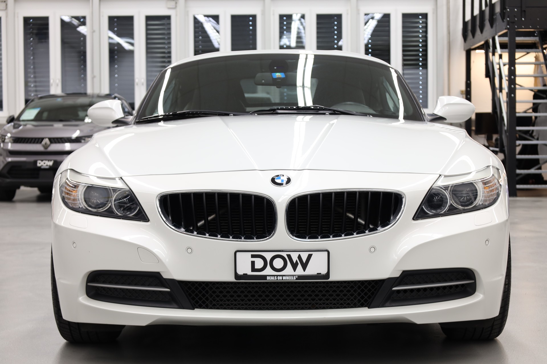 BMW Z4 20i sDrive Roadster-showroom-element-3