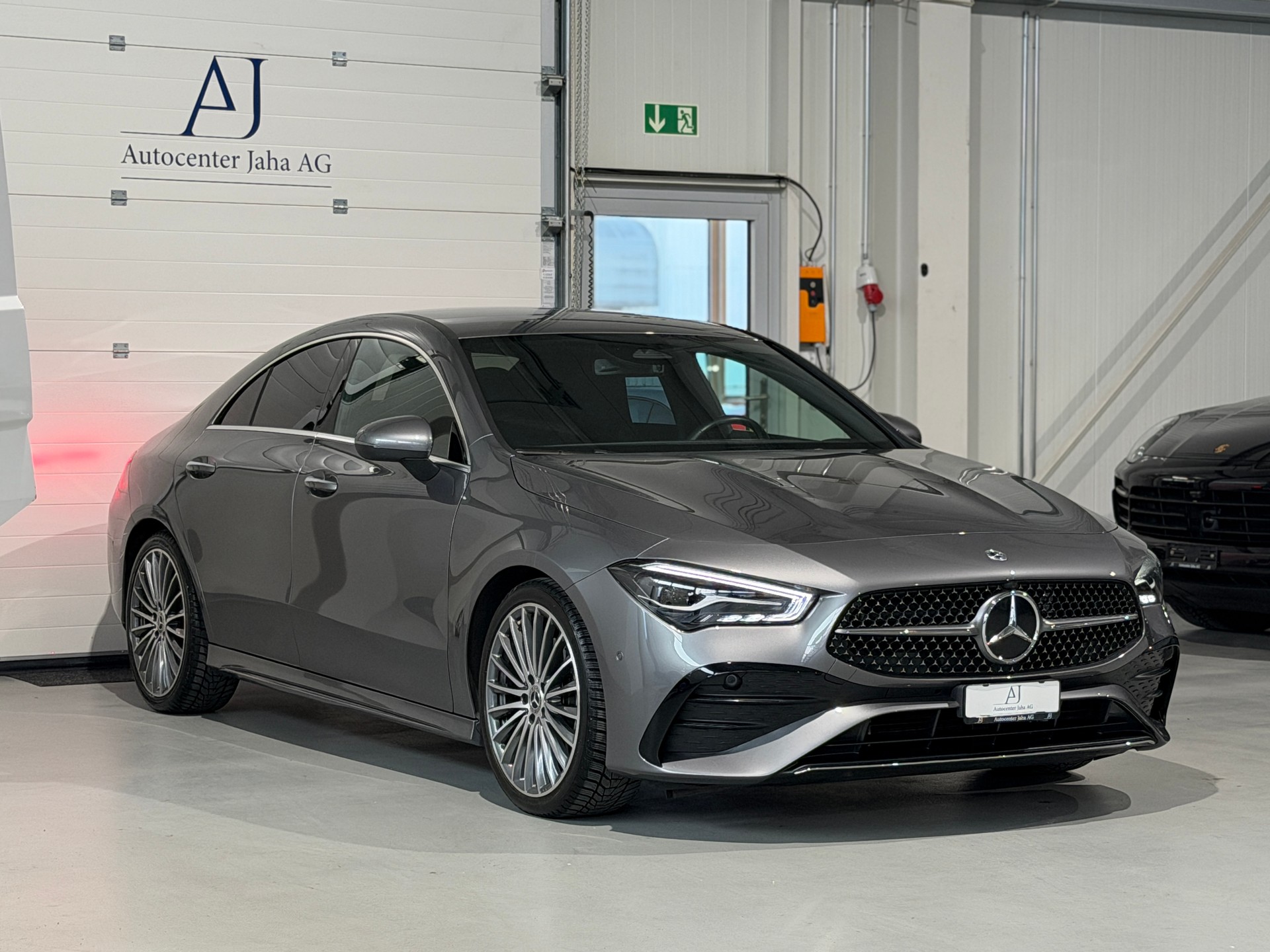 MERCEDES-BENZ CLA 200 7G-DCT AMG Line Facelift-image-4