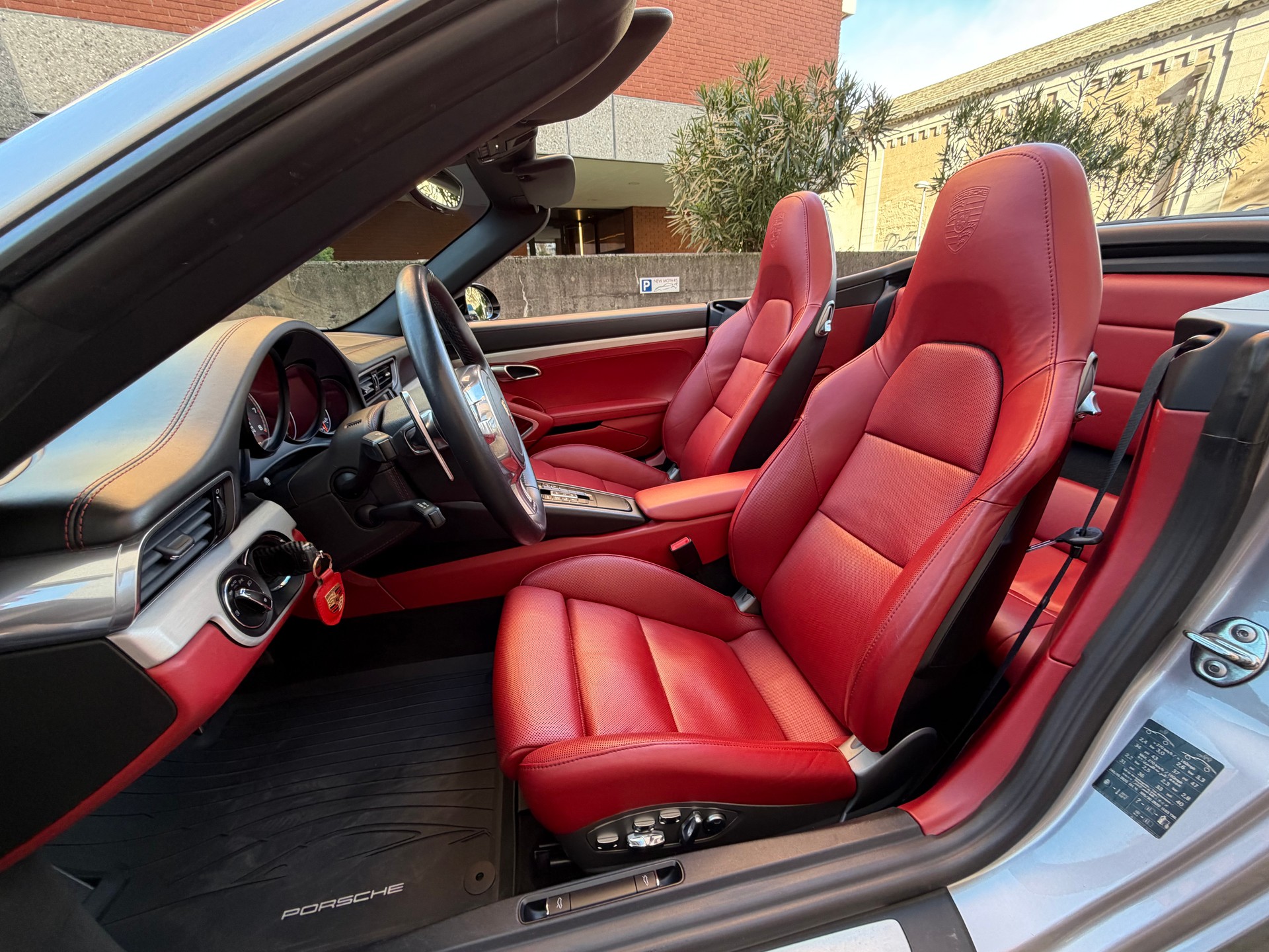 PORSCHE 911 Turbo S Cabrio PDK-image-8