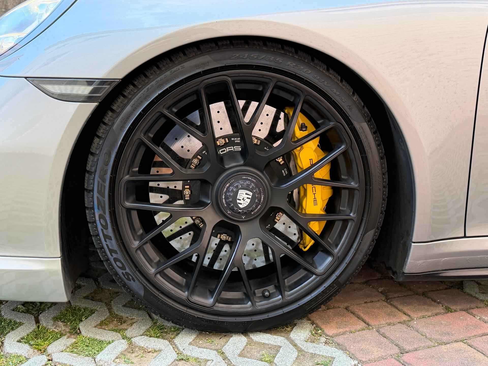 PORSCHE 911 Turbo S Cabrio PDK-image-7