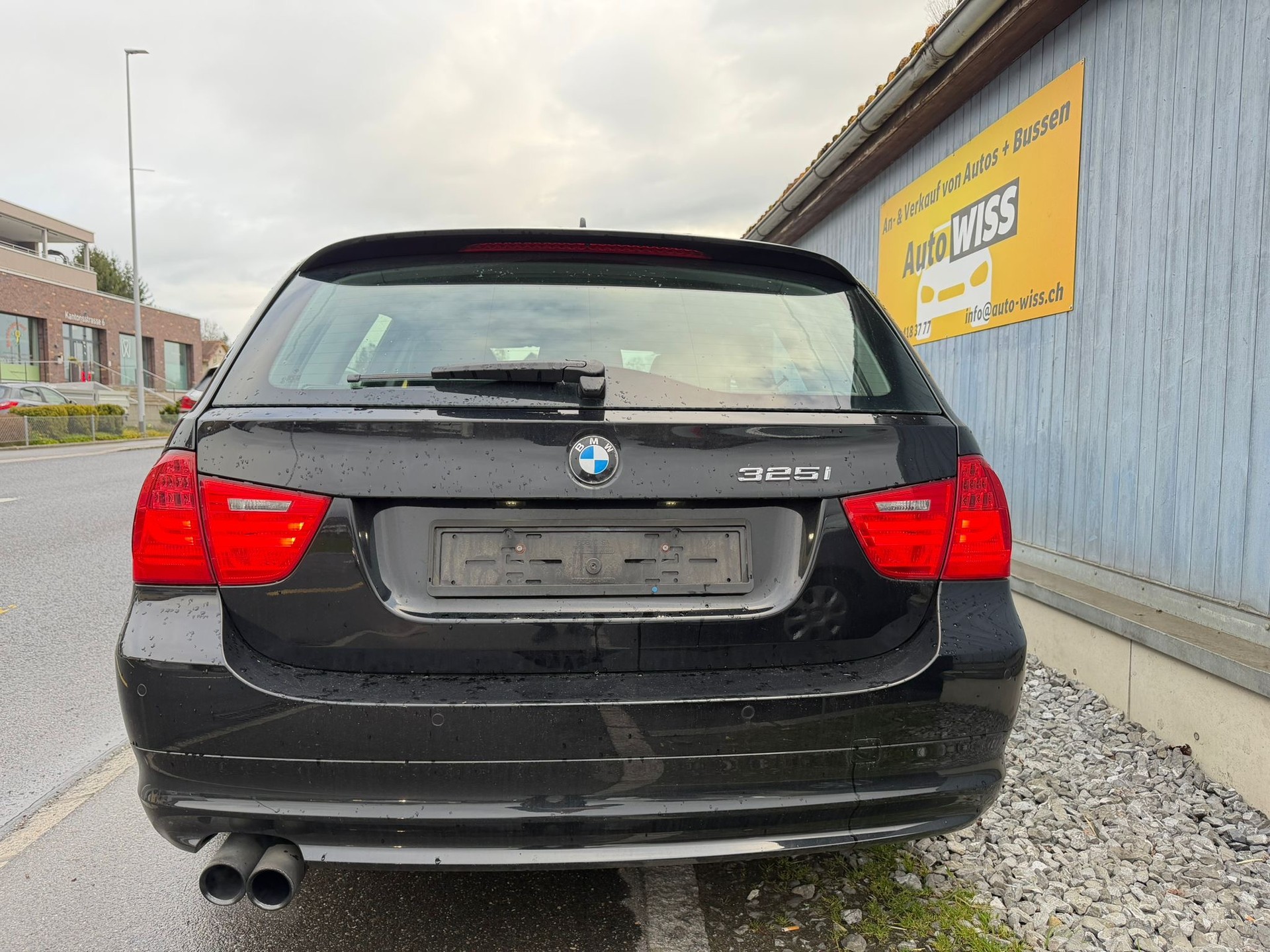BMW 325i xDrive Touring-image-7