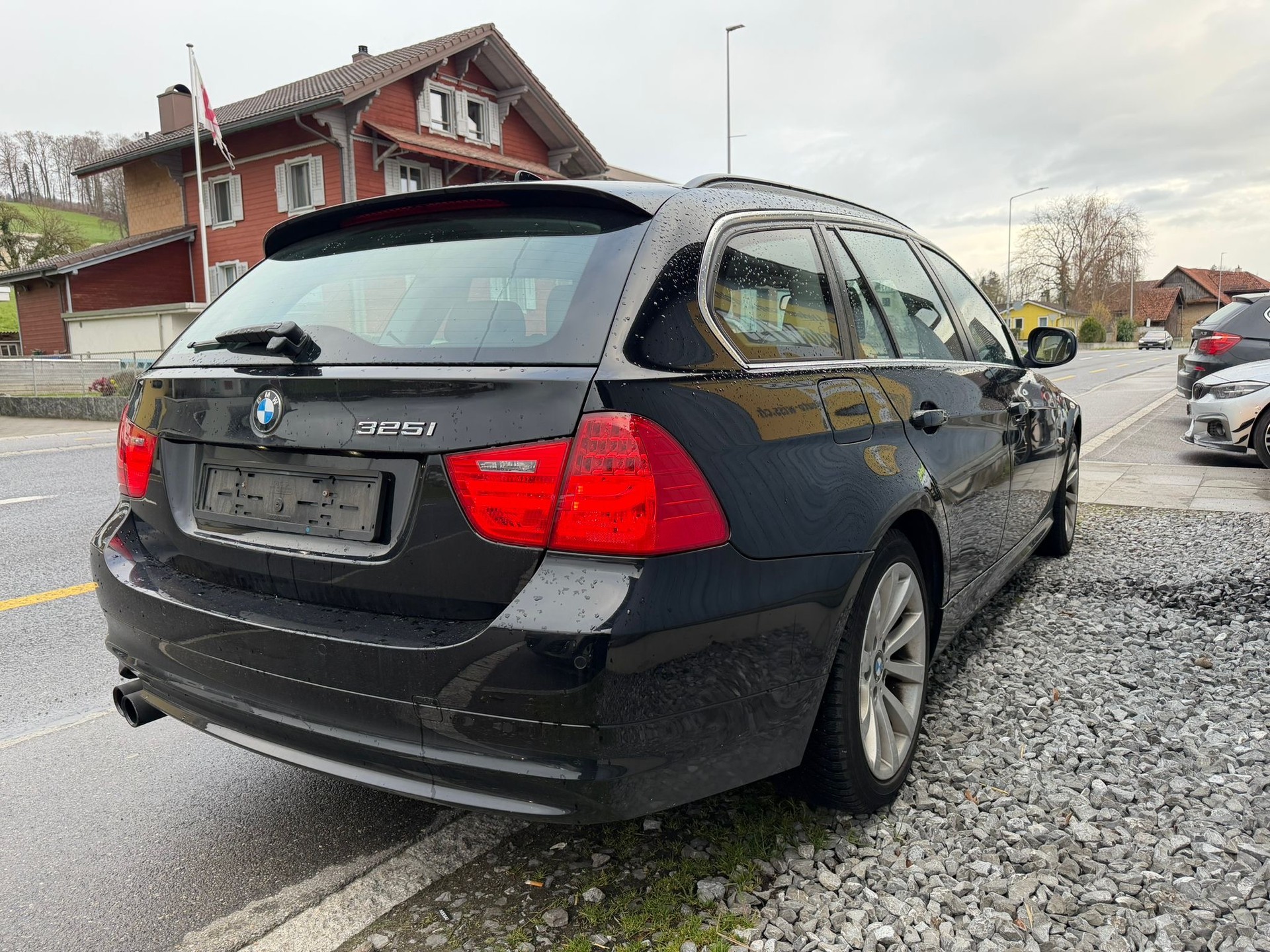 BMW 325i xDrive Touring-image-4