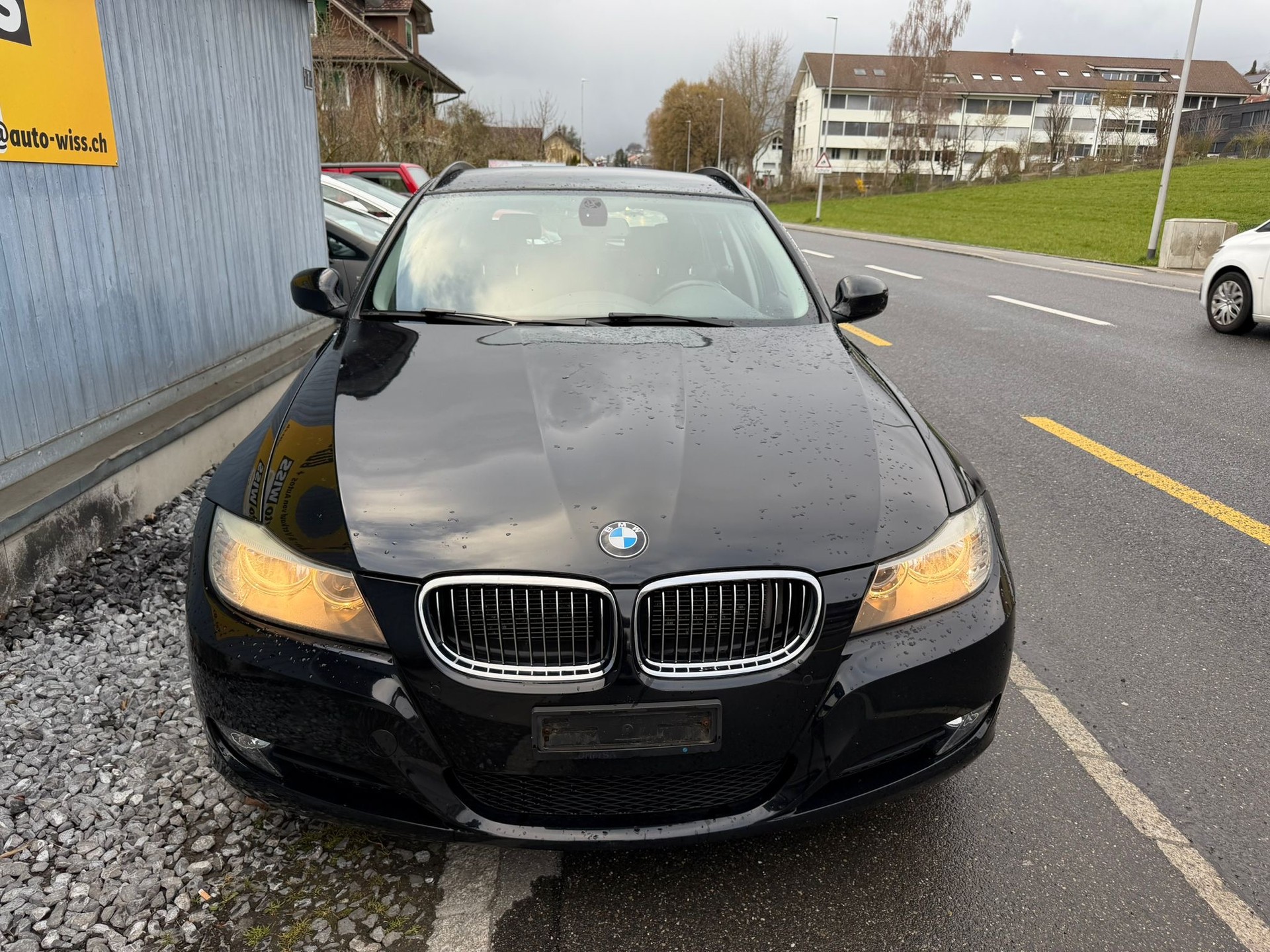 BMW 325i xDrive Touring-image-3
