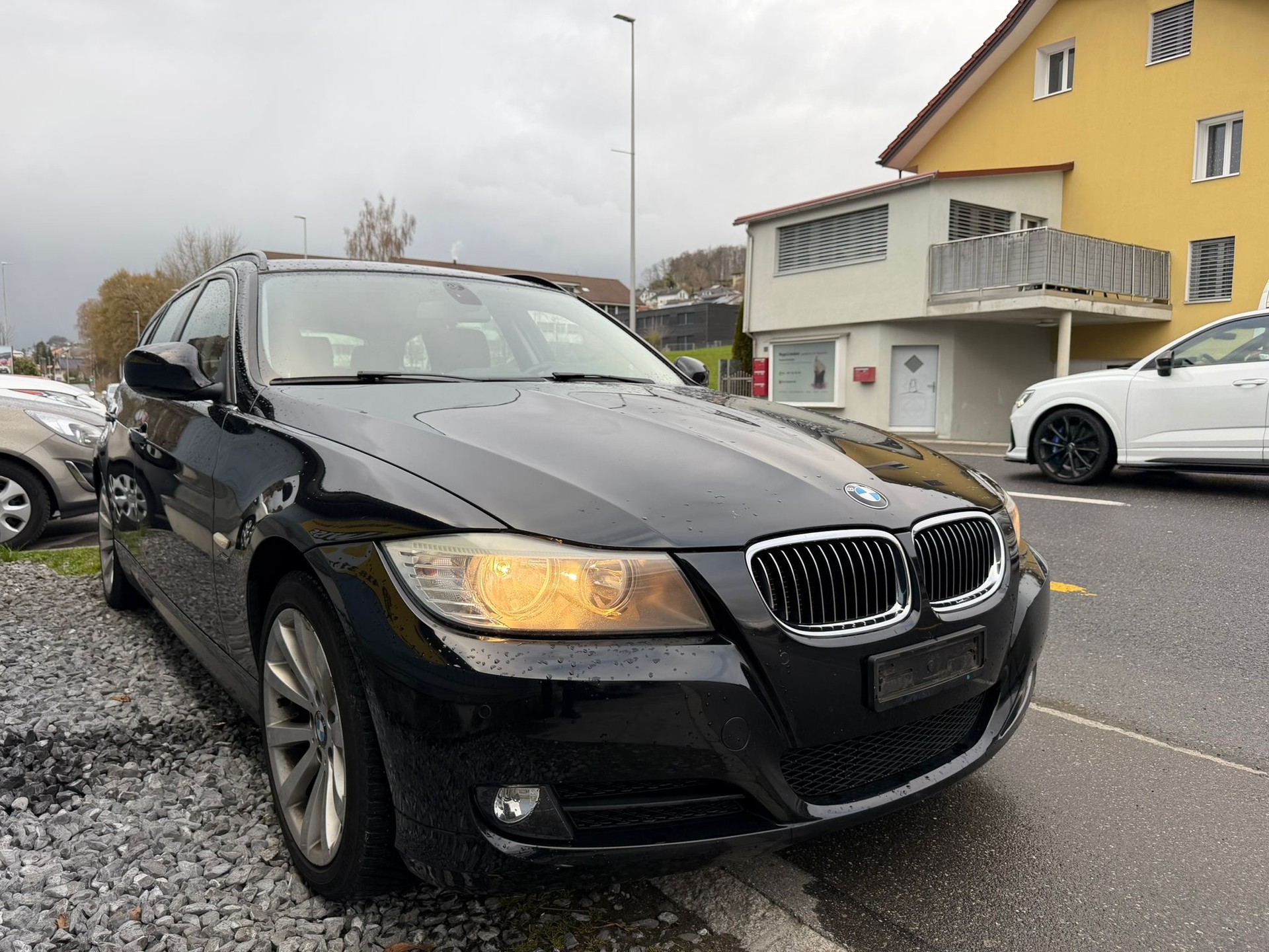 BMW 325i xDrive Touring-image-2