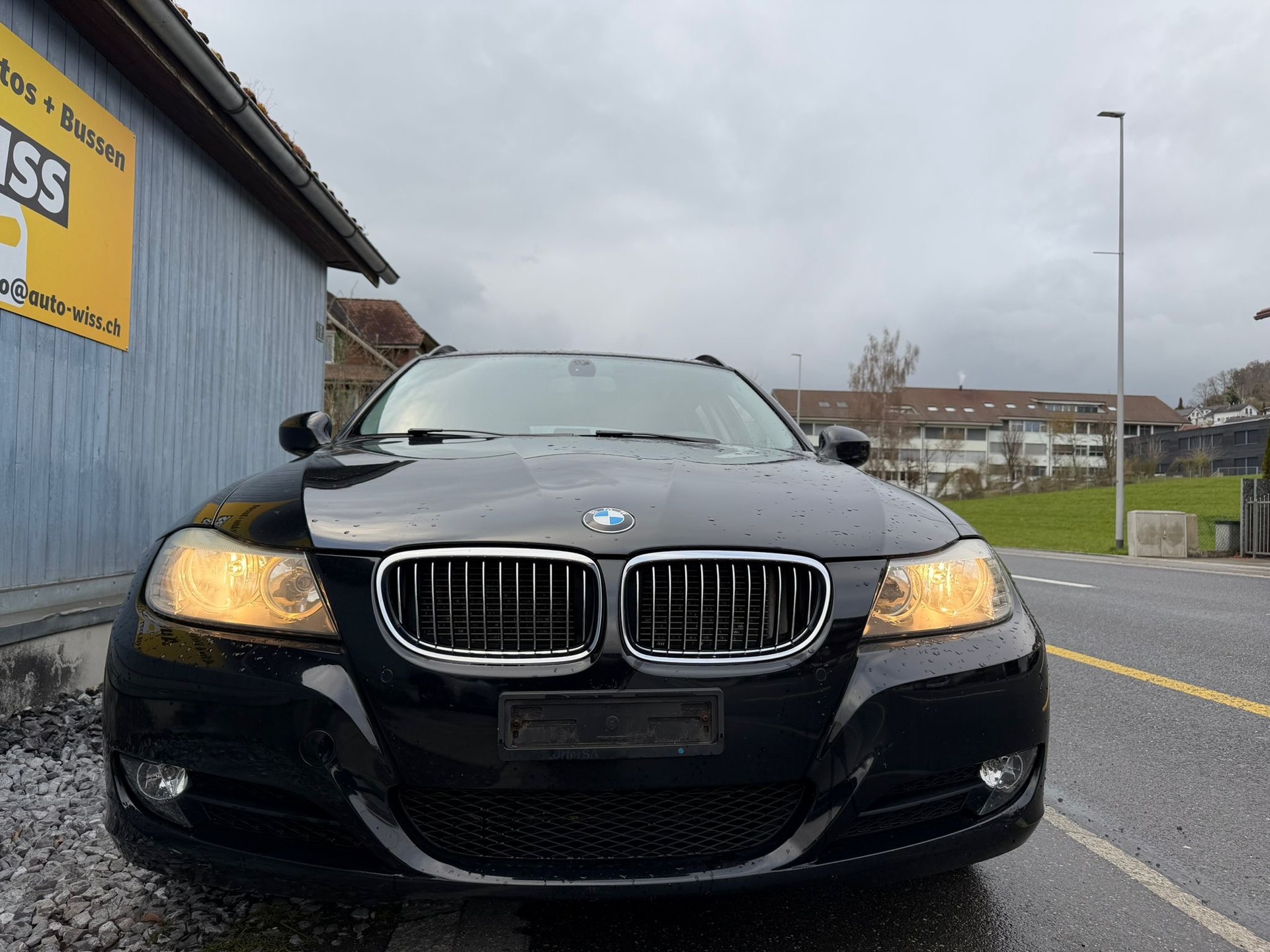 BMW 325i xDrive Touring-image-1