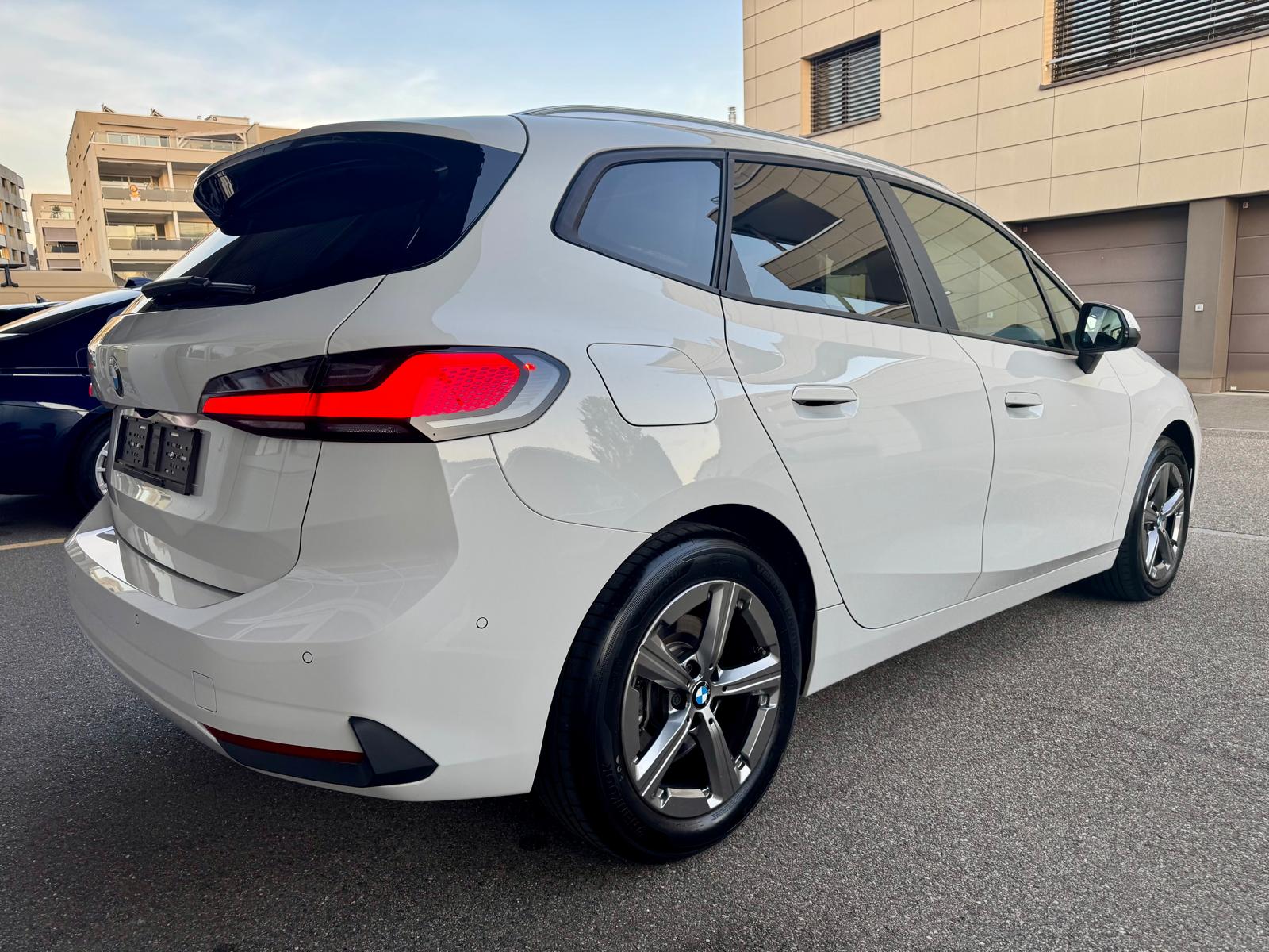 BMW 223d Active Tourer xDrive Luxury line DKG **Fortlaufende BMW Werksgarantie und Gratis Service **-image-3
