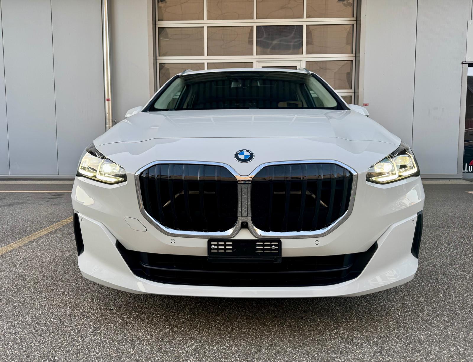 BMW 223d Active Tourer xDrive Luxury line DKG **Fortlaufende BMW Werksgarantie und Gratis Service **-image-1